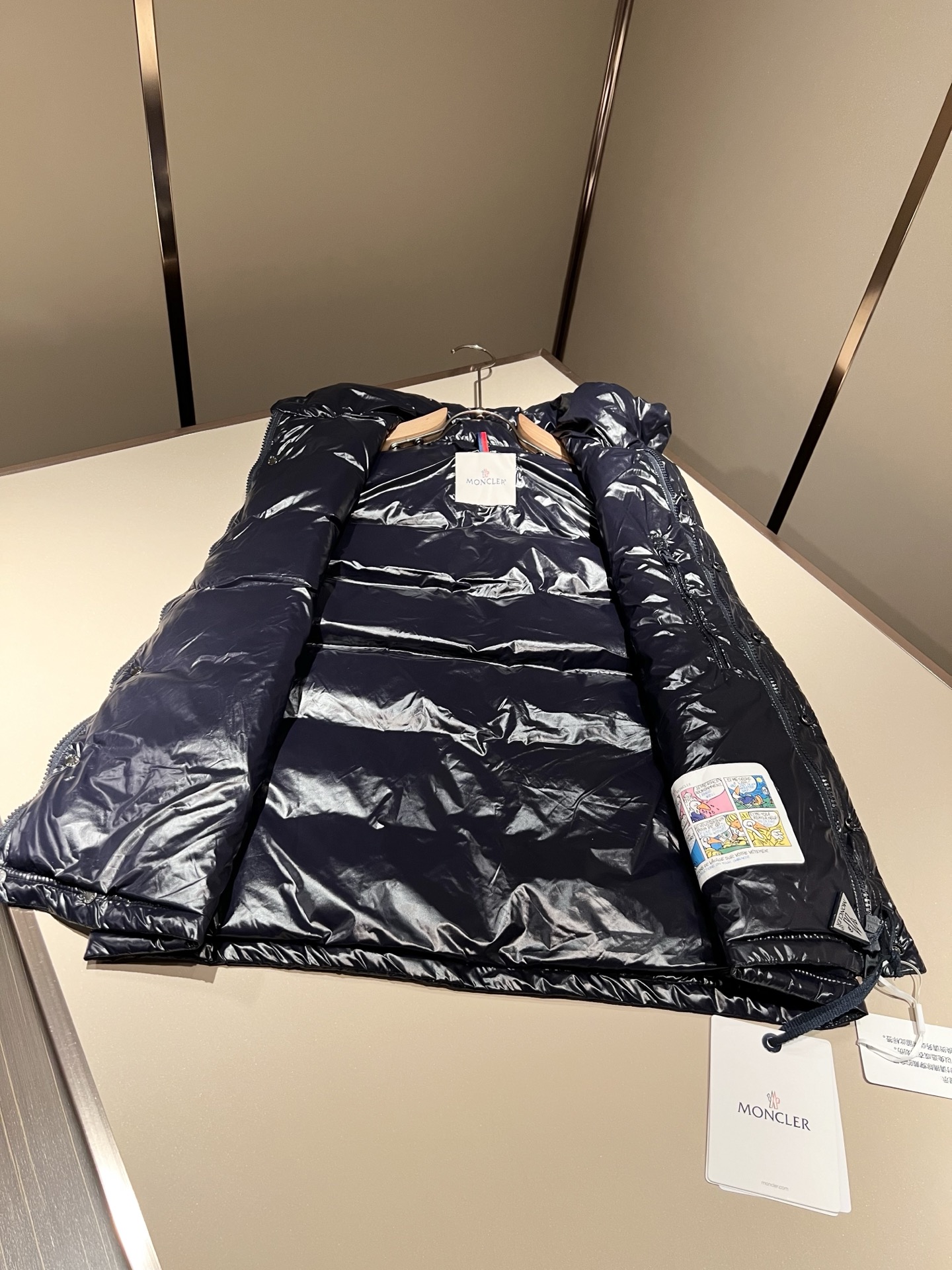 Mon*ler蒙口 2025秋冬新款男女同款👫羽绒马甲夹克 ！年度的压轴款登场...匠心技艺于一身的经典