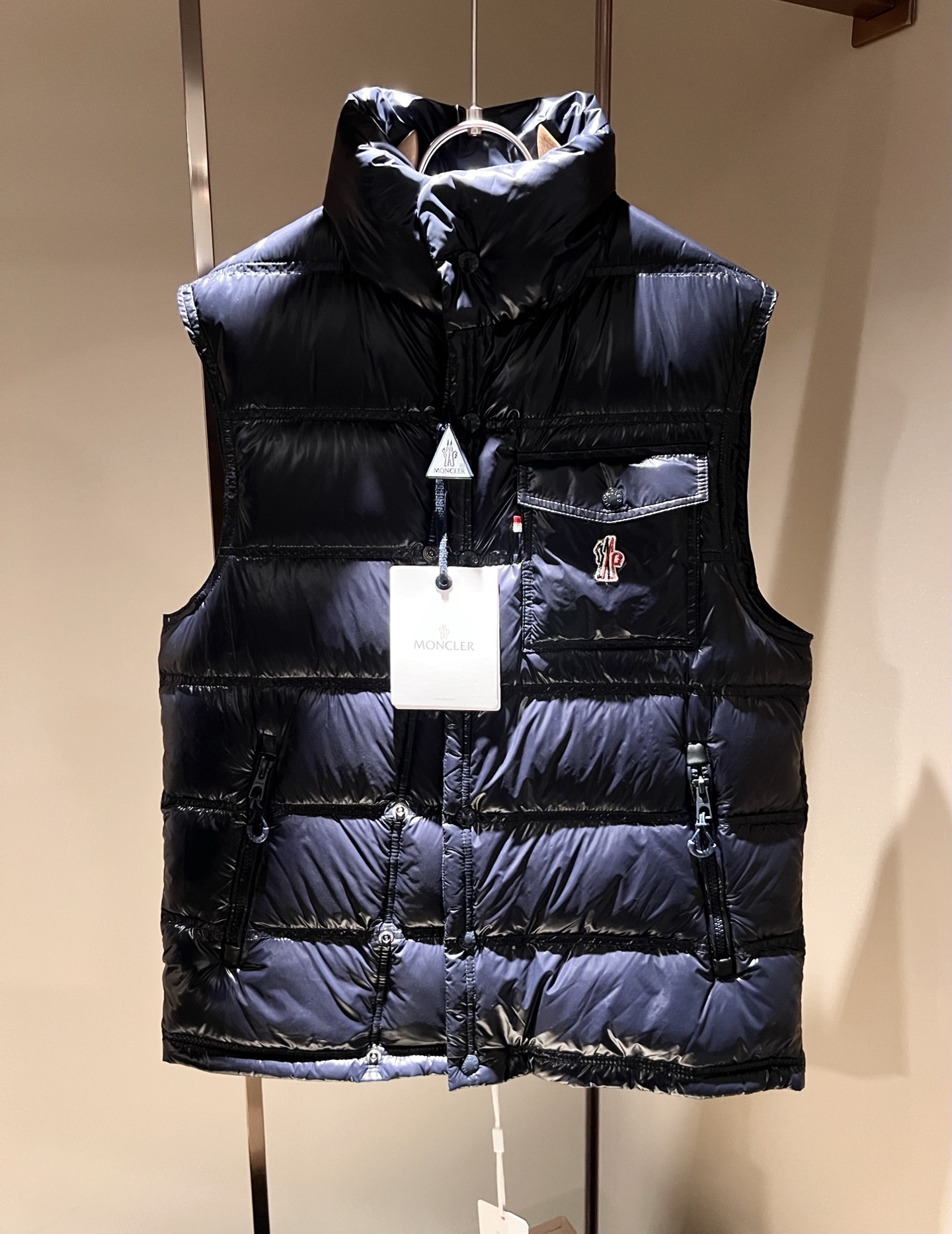 Mon*ler蒙口 2025秋冬新款男女同款👫羽绒马甲夹克 ！年度的压轴款登场...匠心技艺于一身的经典