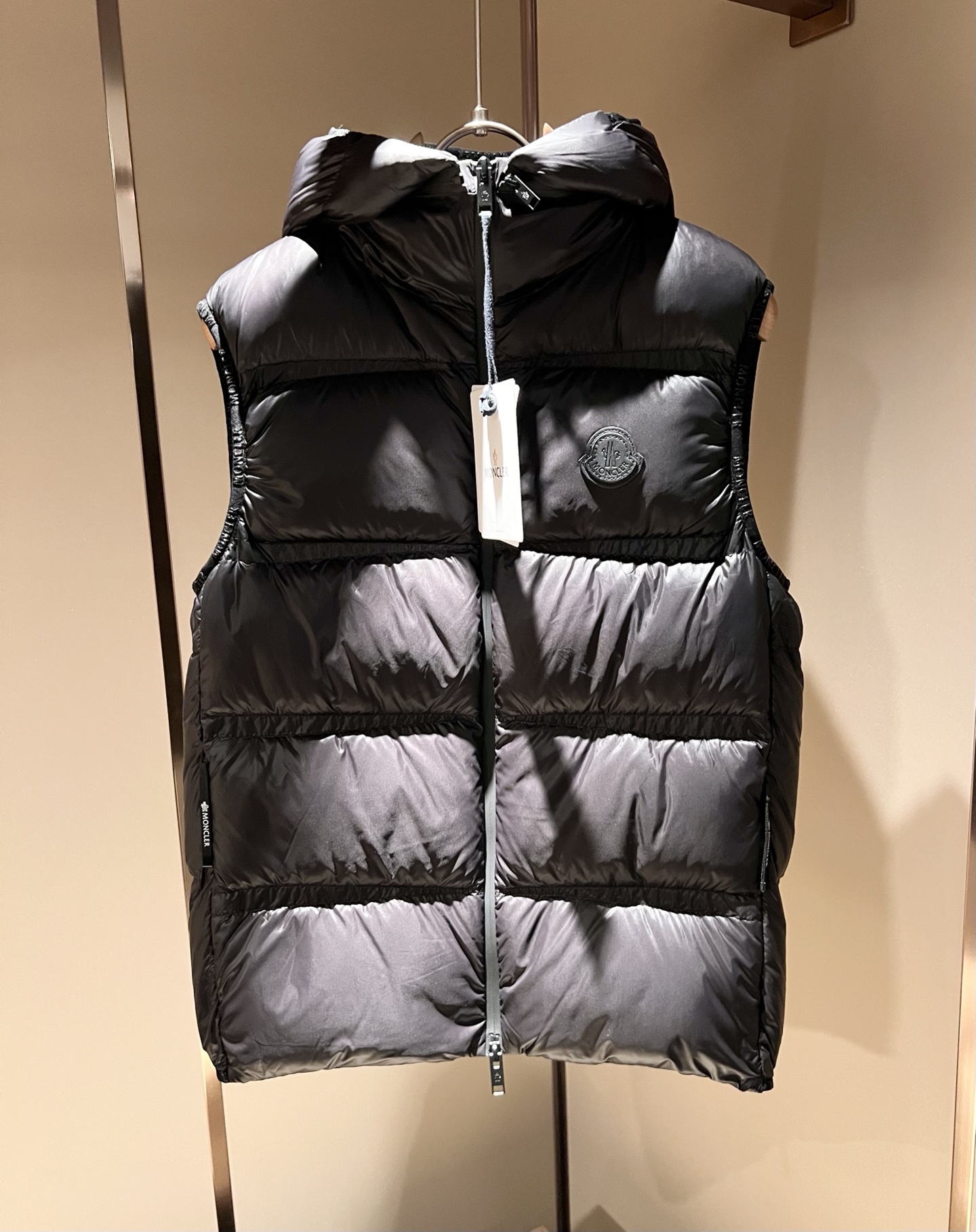 Mon*ler蒙口 2025秋冬新款男女同款👫羽绒马甲夹克 ！年度的压轴款登场...匠心技艺于一身的经典