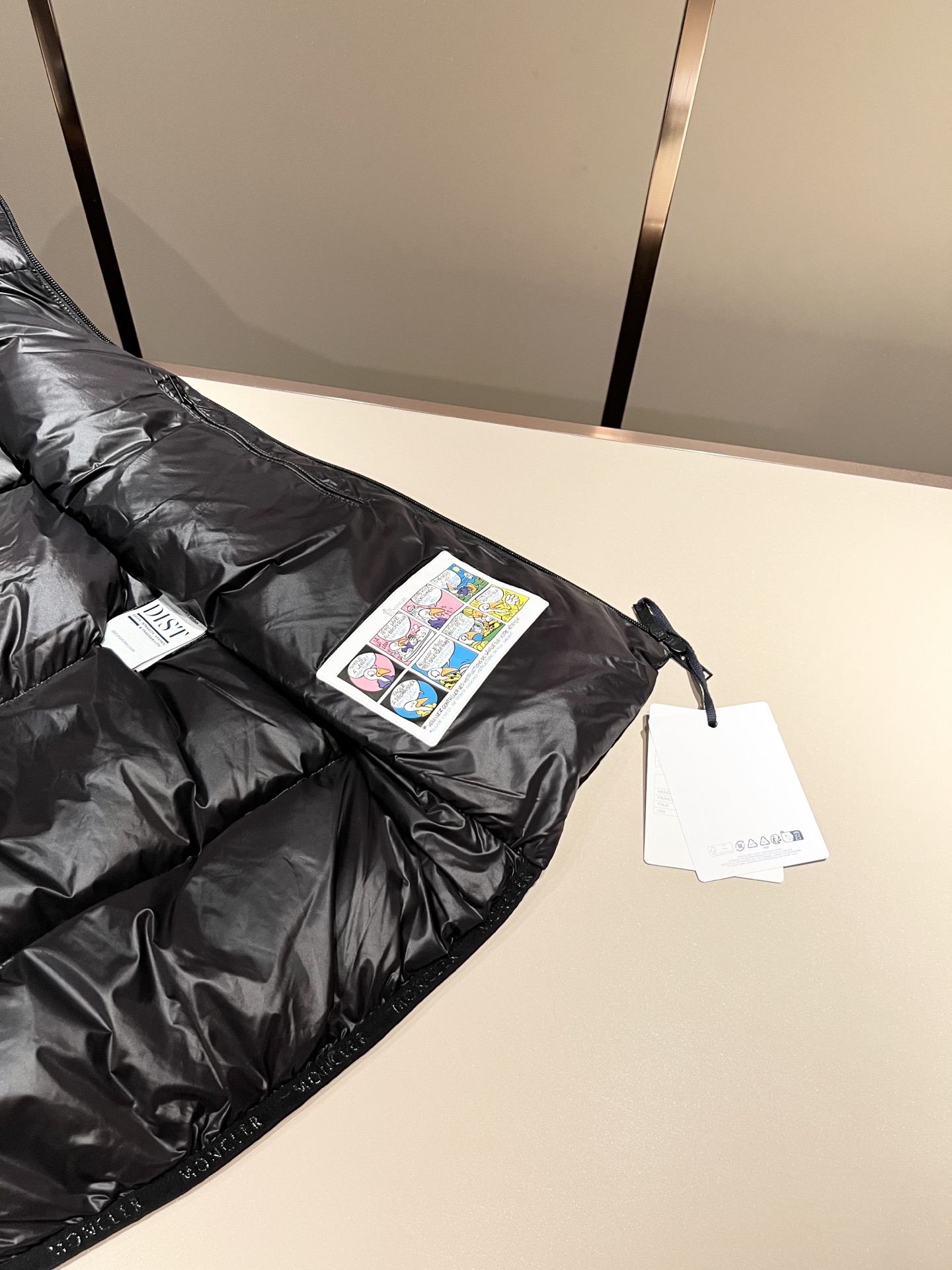 Mon*ler蒙口 2025秋冬新款男女同款👫羽绒马甲夹克 ！年度的压轴款登场...匠心技艺于一身的经典