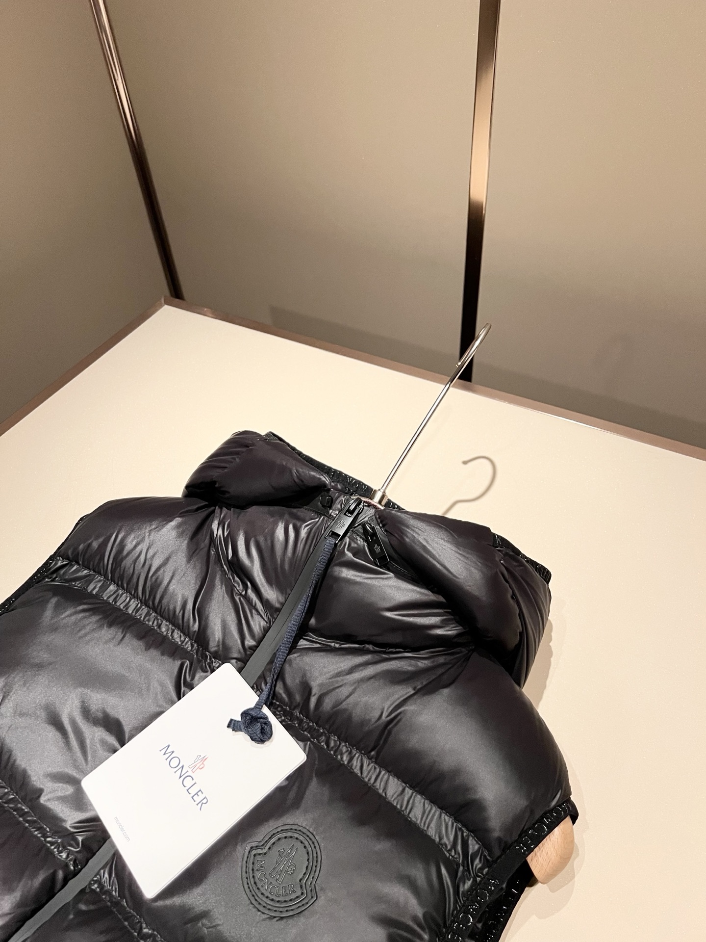 Mon*ler蒙口 2025秋冬新款男女同款👫羽绒马甲夹克 ！年度的压轴款登场...匠心技艺于一身的经典