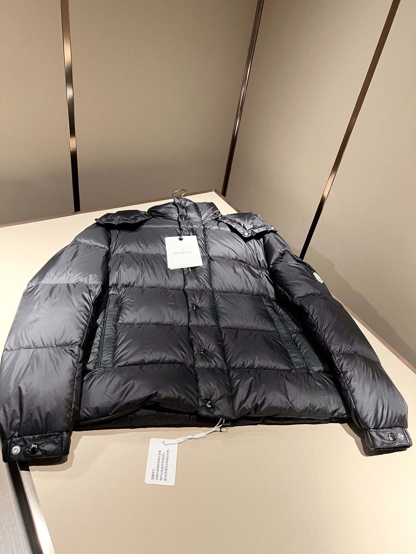 Mon*ler蒙口 2025秋冬新款男女同款👫羽绒服 ！年度的压轴款登场...匠心技艺于一身的经典款.高