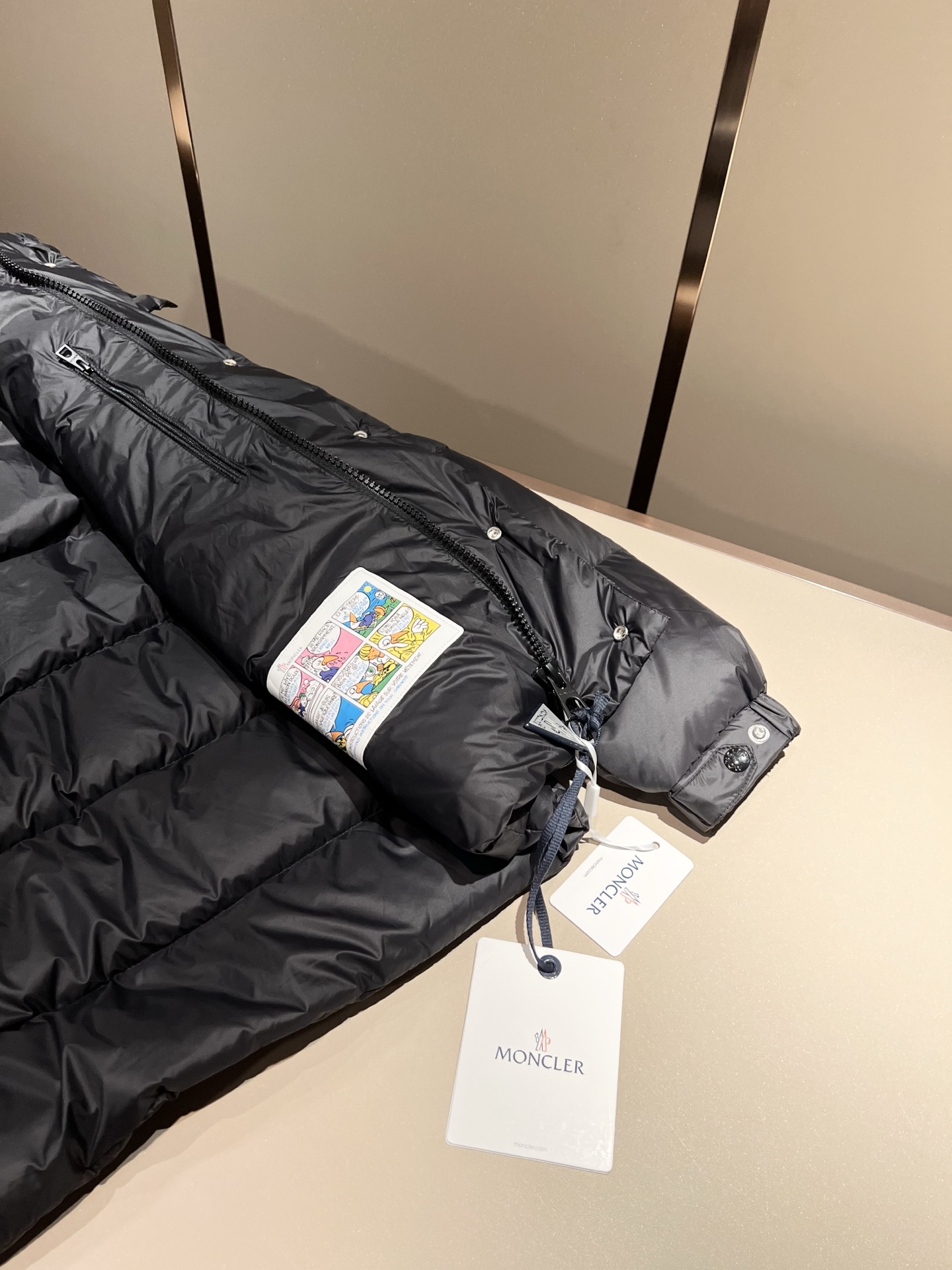 Mon*ler蒙口 2025秋冬新款男女同款👫羽绒服 ！年度的压轴款登场...匠心技艺于一身的经典款.高