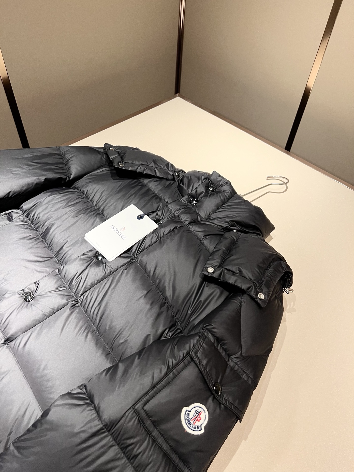 Mon*ler蒙口 2025秋冬新款男女同款👫羽绒服 ！年度的压轴款登场...匠心技艺于一身的经典款.高