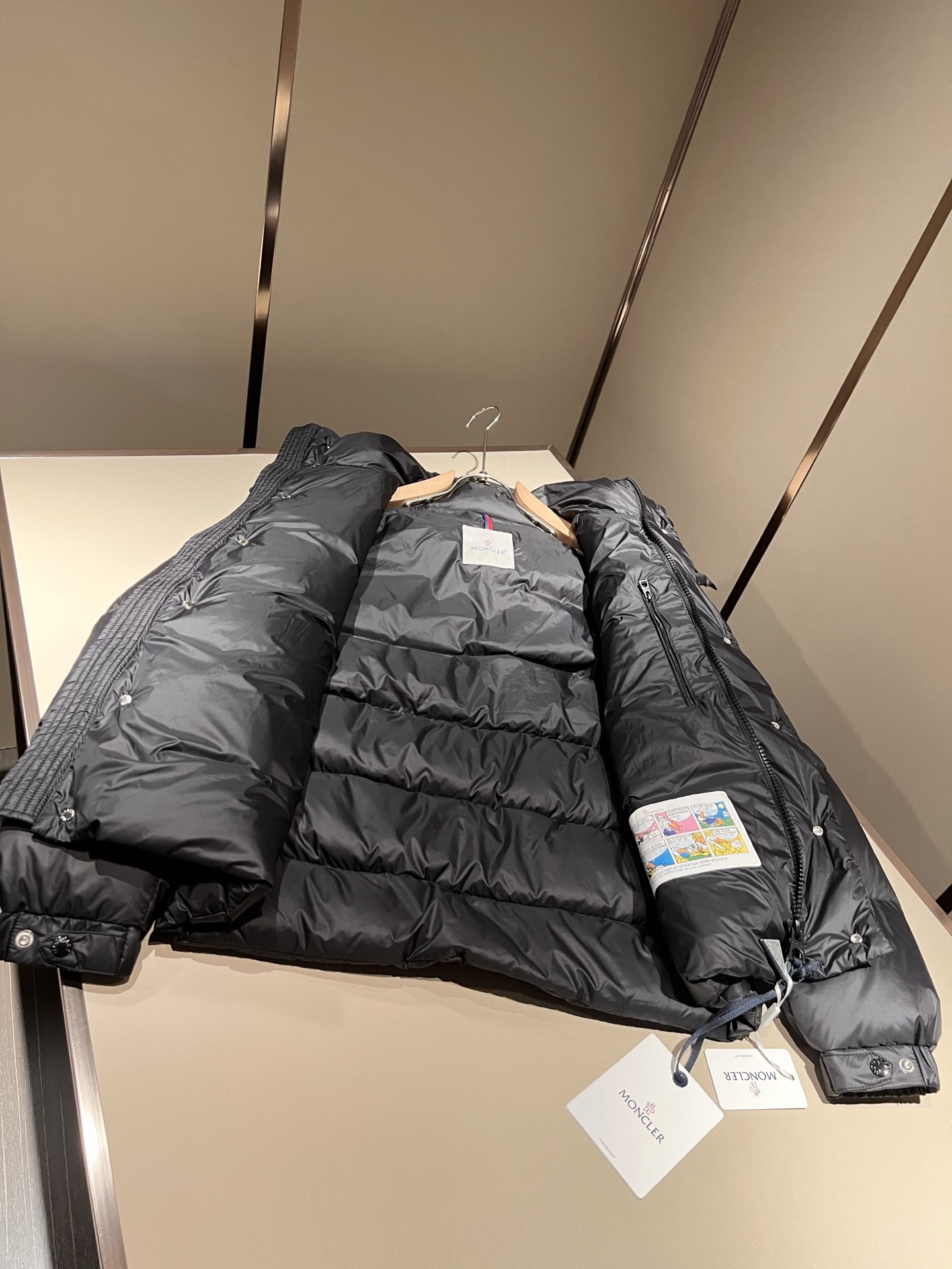 Mon*ler蒙口 2025秋冬新款男女同款👫羽绒服 ！年度的压轴款登场...匠心技艺于一身的经典款.高