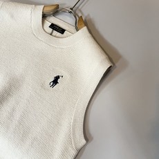 保罗POLOSPORT 2025秋冬新款男女同款👫羊毛马甲背心,简约纯色时尚款不乏有许多设计大咖们都对于 保罗POLOSPORT 2025秋冬新款男女同款👫羊毛马甲背心,简约纯色时尚款不乏有许多设计大咖们都对于