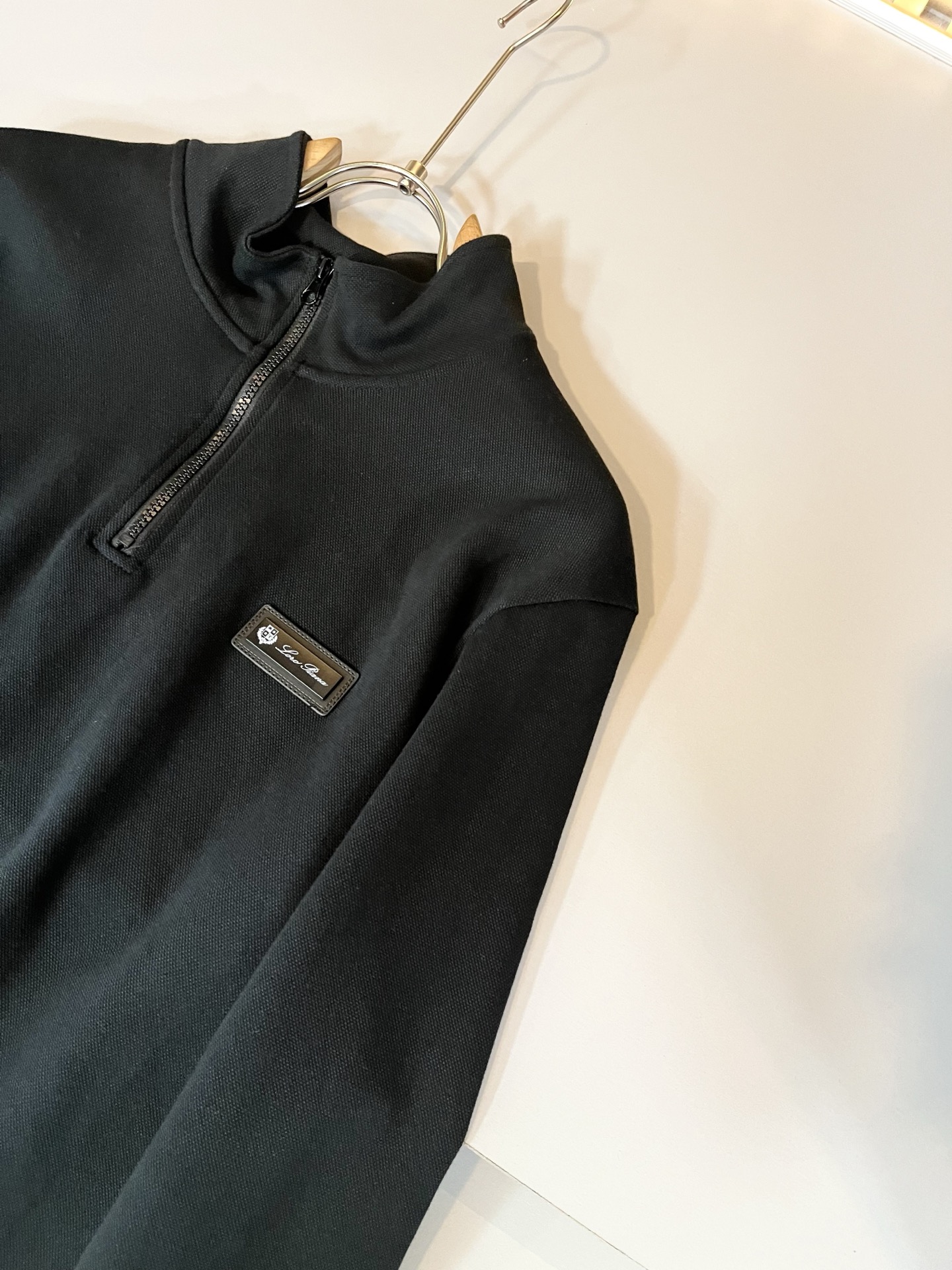 Loro Piana诺悠翩雅 2025秋冬新品男士卫衣，外贸公司订单！胸前logo图案徽章设计！客供珠地