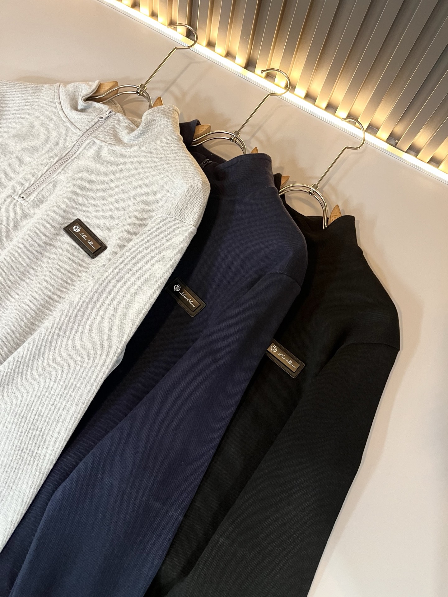 Loro Piana诺悠翩雅 2025秋冬新品男士卫衣，外贸公司订单！胸前logo图案徽章设计！客供珠地