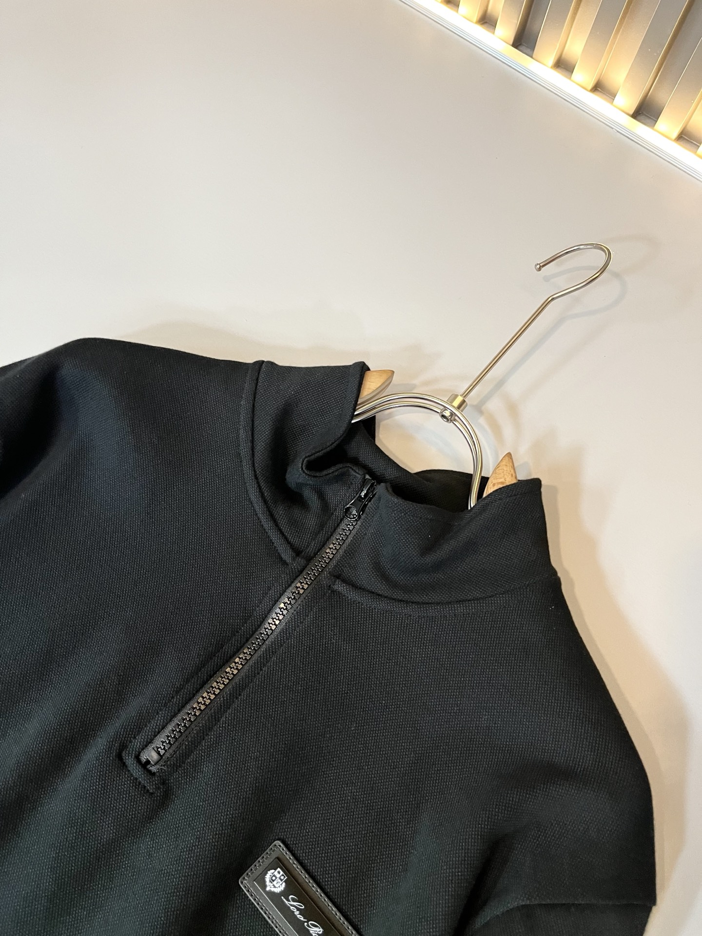 Loro Piana诺悠翩雅 2025秋冬新品男士卫衣，外贸公司订单！胸前logo图案徽章设计！客供珠地