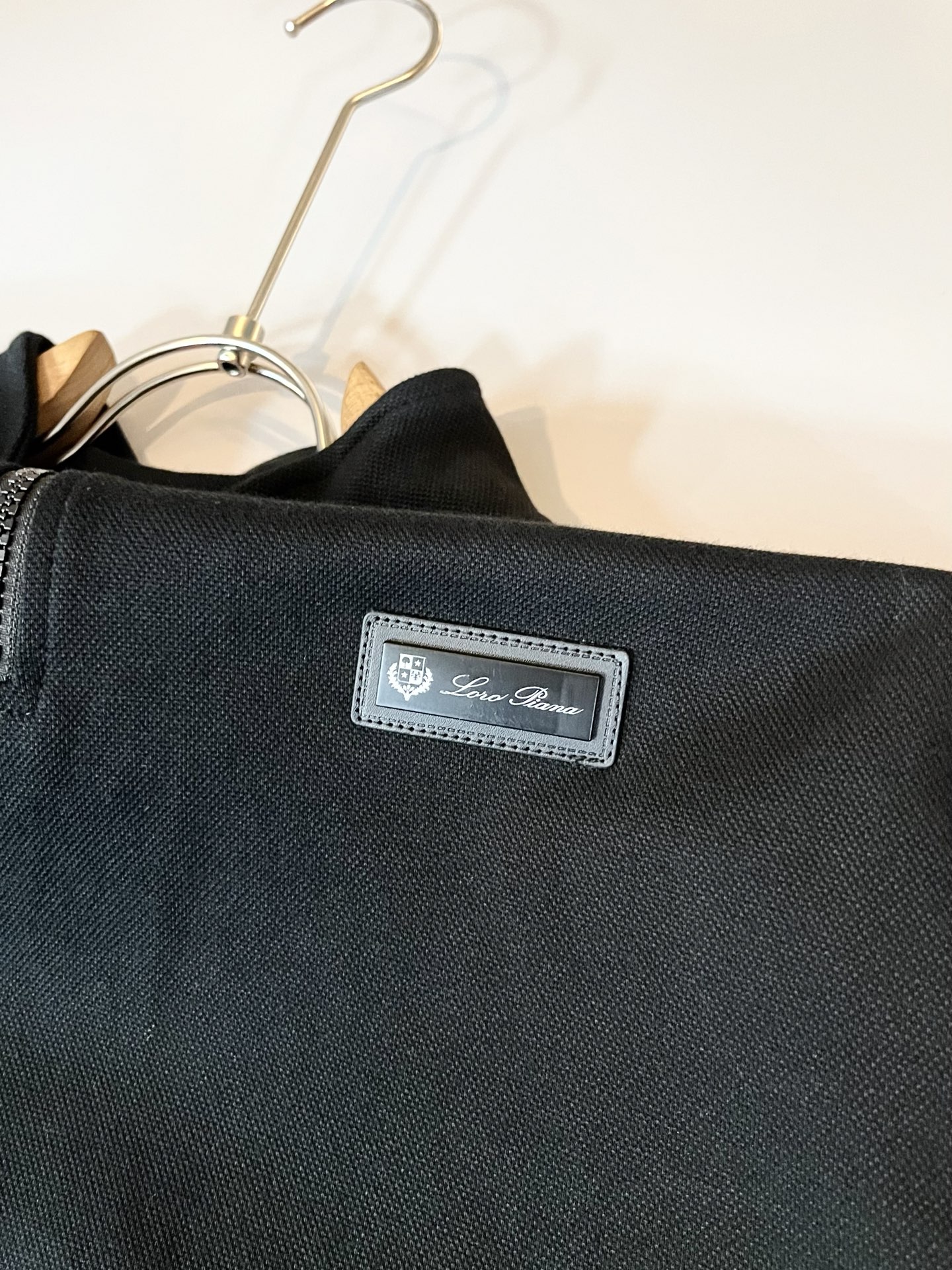 Loro Piana诺悠翩雅 2025秋冬新品男士卫衣，外贸公司订单！胸前logo图案徽章设计！客供珠地