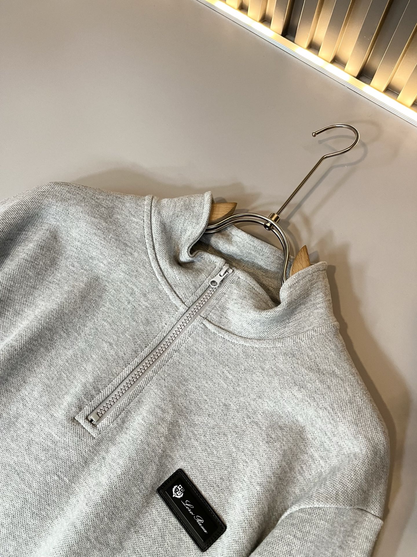 Loro Piana诺悠翩雅 2025秋冬新品男士卫衣，外贸公司订单！胸前logo图案徽章设计！客供珠地