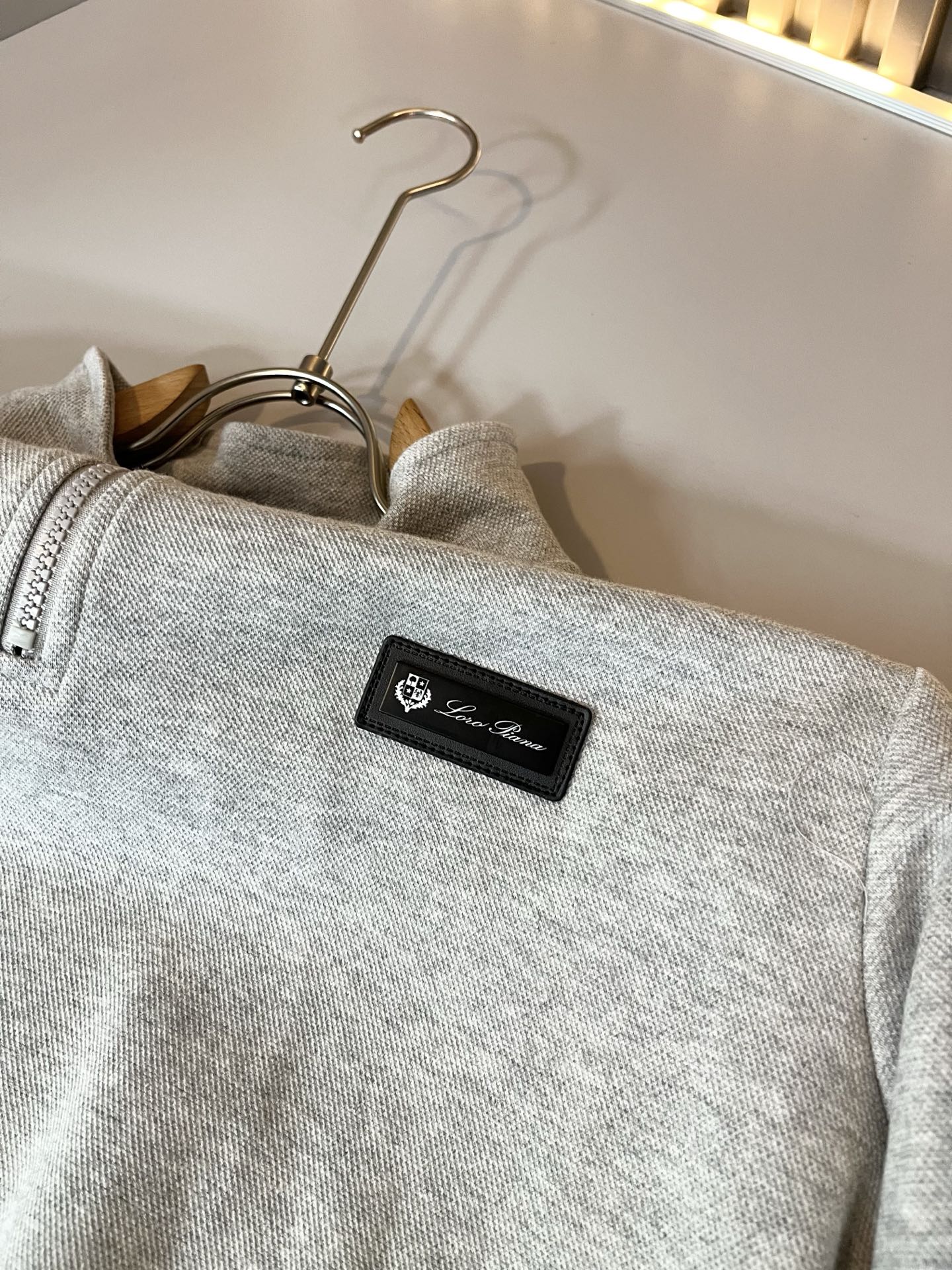 Loro Piana诺悠翩雅 2025秋冬新品男士卫衣，外贸公司订单！胸前logo图案徽章设计！客供珠地