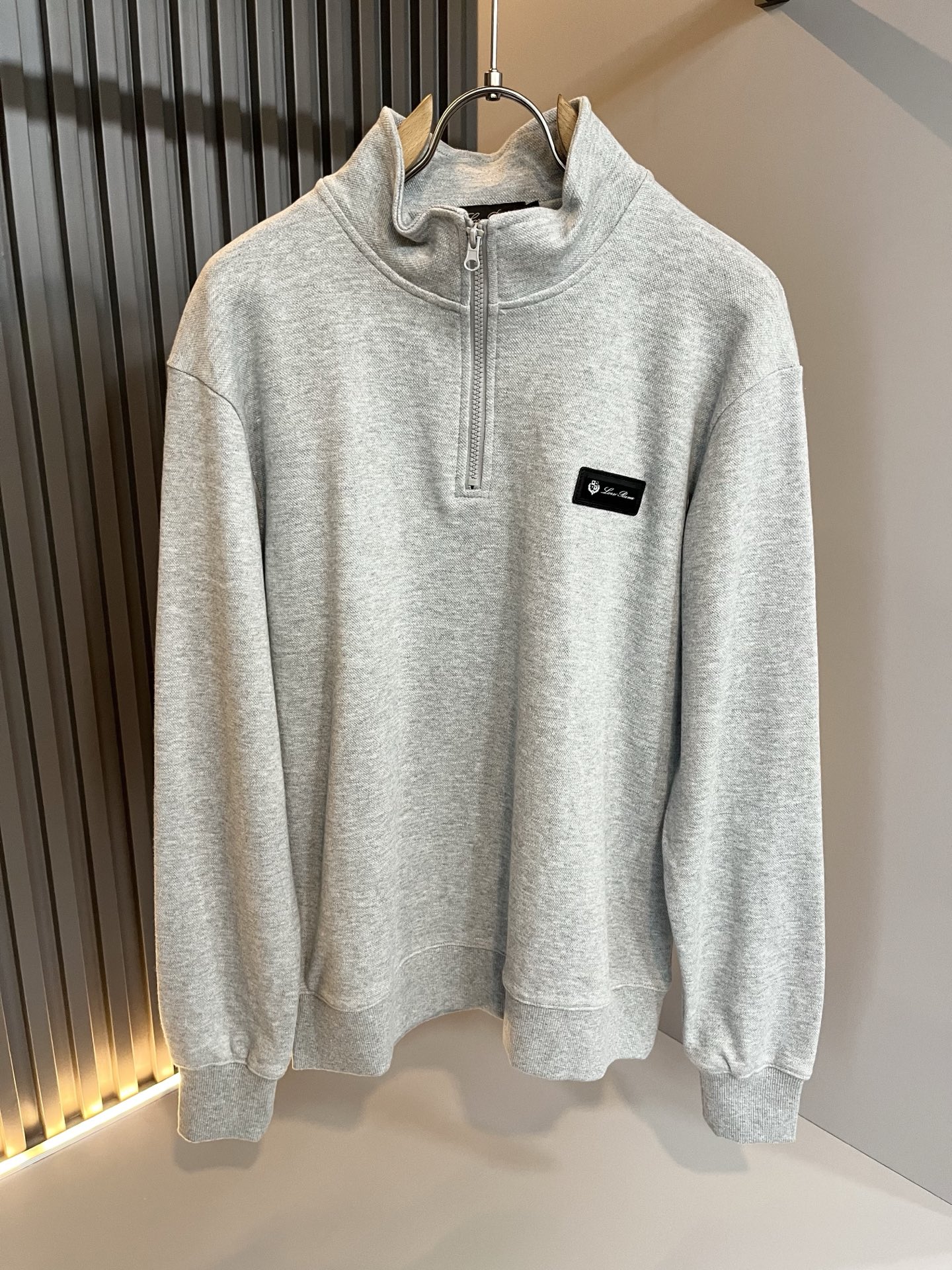 Loro Piana诺悠翩雅 2025秋冬新品男士卫衣，外贸公司订单！胸前logo图案徽章设计！客供珠地