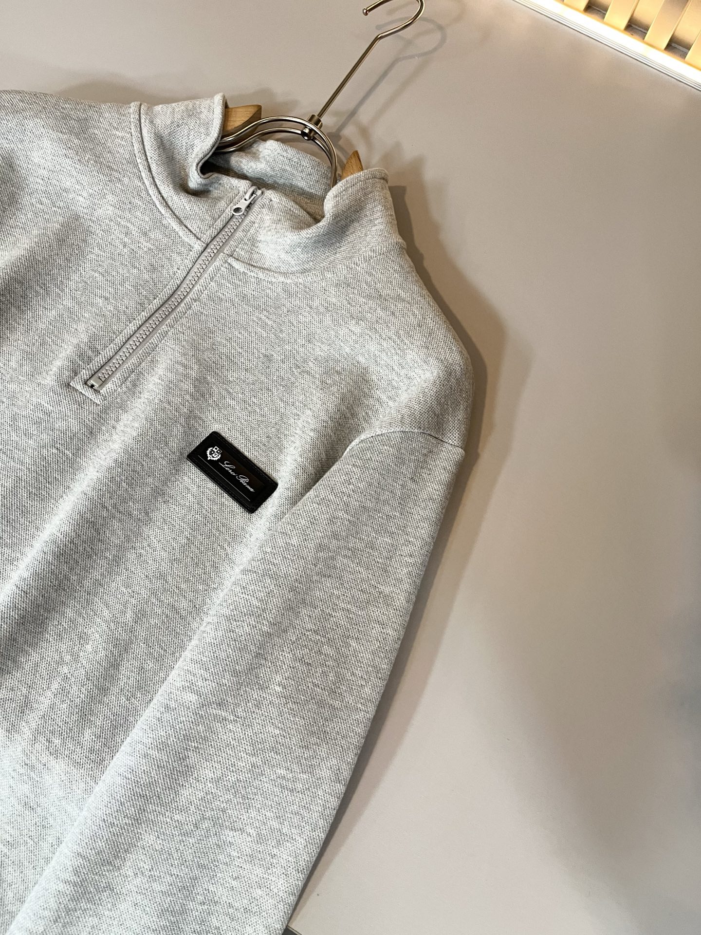 Loro Piana诺悠翩雅 2025秋冬新品男士卫衣，外贸公司订单！胸前logo图案徽章设计！客供珠地