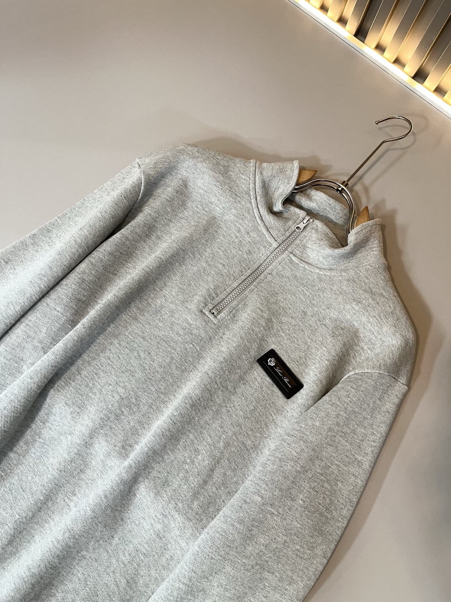 Loro Piana诺悠翩雅 2025秋冬新品男士卫衣，外贸公司订单！胸前logo图案徽章设计！客供珠地