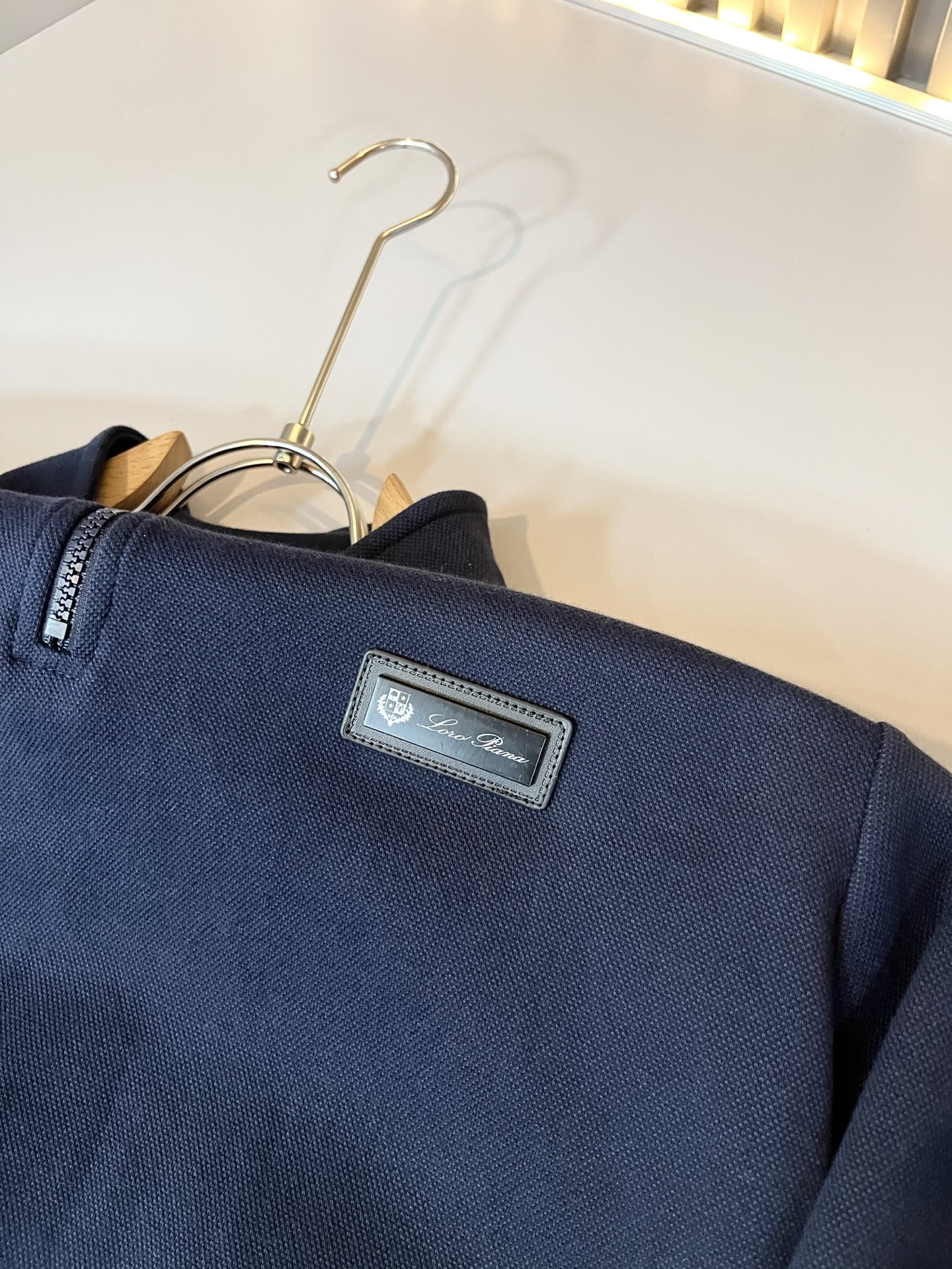 Loro Piana诺悠翩雅 2025秋冬新品男士卫衣，外贸公司订单！胸前logo图案徽章设计！客供珠地