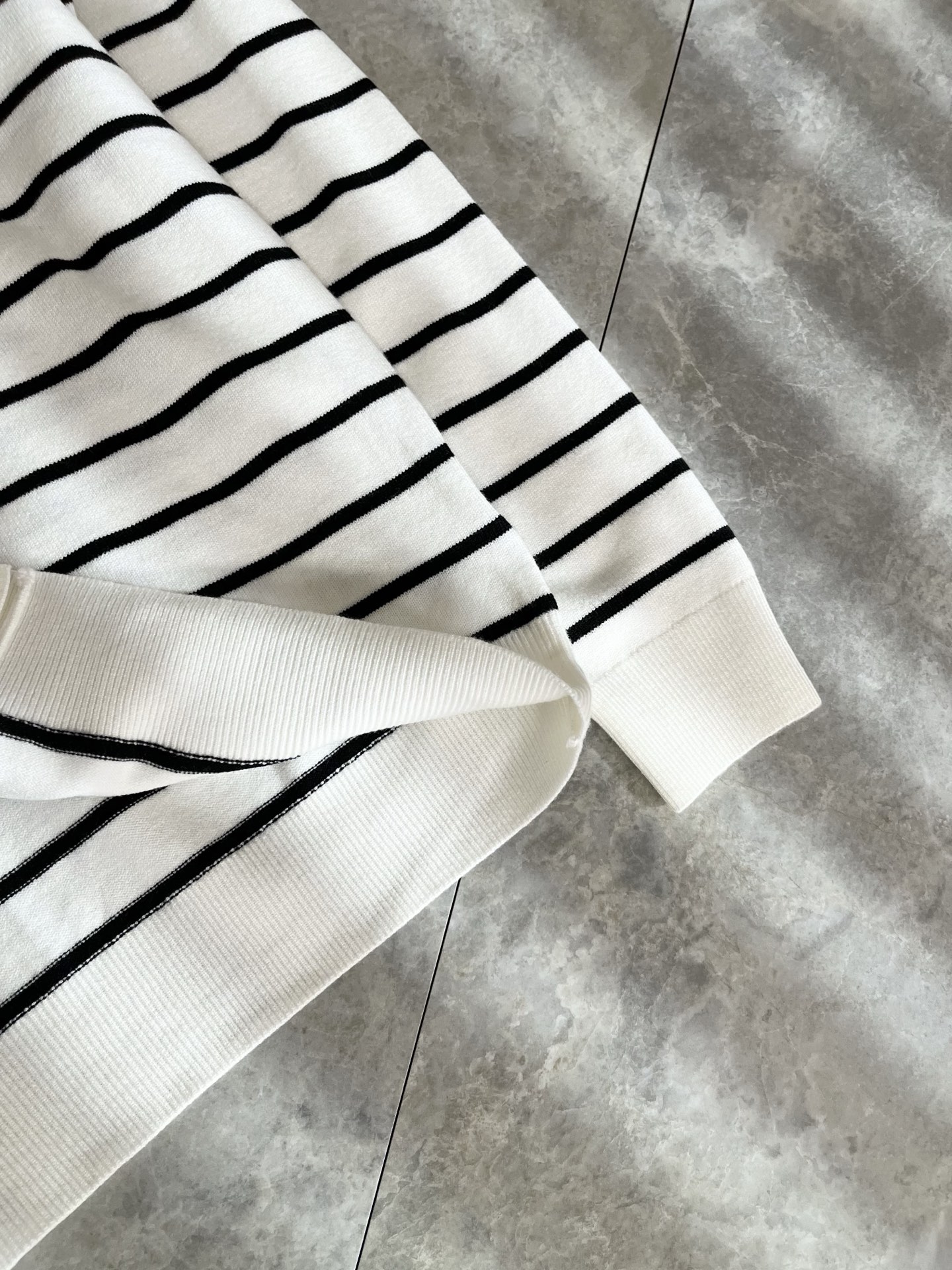 GUC*I 古家 2025秋冬新款男女同款👫 针织羊毛开衫，胸前标志logo刺绣设计！贸易公司渠道稀出，