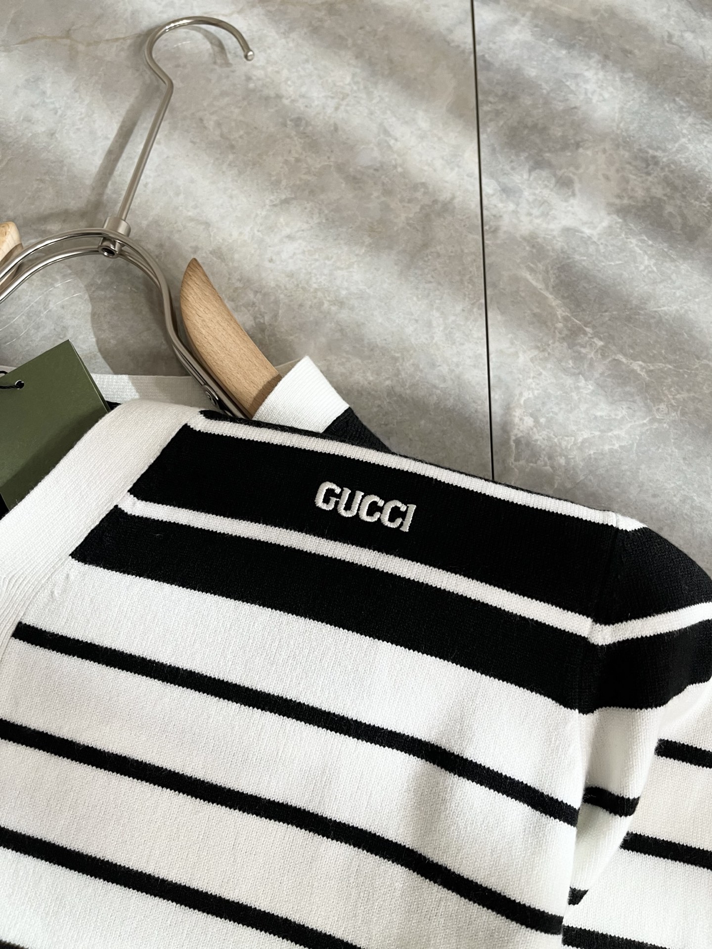 GUC*I 古家 2025秋冬新款男女同款👫 针织羊毛开衫，胸前标志logo刺绣设计！贸易公司渠道稀出，