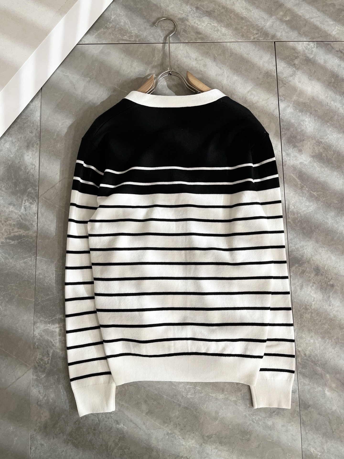 GUC*I 古家 2025秋冬新款男女同款👫 针织羊毛开衫，胸前标志logo刺绣设计！贸易公司渠道稀出，