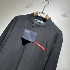 PRAD*A普*达2025秋冬新款男士长袖打底衫,最新款全网独家首上!!~既经典有时尚百搭,谁不爱啊,将 PRAD*A普*达2025秋冬新款男士长袖打底衫,最新款全网独家首上!!~既经典有时尚百搭,谁不爱啊,将
