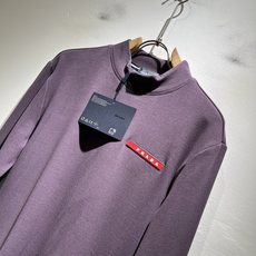 PRAD*A普*达2025秋冬新款男士长袖打底衫,最新款全网独家首上!!~既经典有时尚百搭,谁不爱啊,将 PRAD*A普*达2025秋冬新款男士长袖打底衫,最新款全网独家首上!!~既经典有时尚百搭,谁不爱啊,将