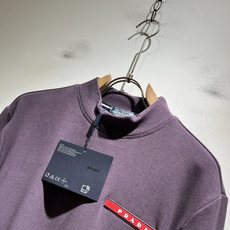 PRAD*A普*达2025秋冬新款男士长袖打底衫,最新款全网独家首上!!~既经典有时尚百搭,谁不爱啊,将 PRAD*A普*达2025秋冬新款男士长袖打底衫,最新款全网独家首上!!~既经典有时尚百搭,谁不爱啊,将