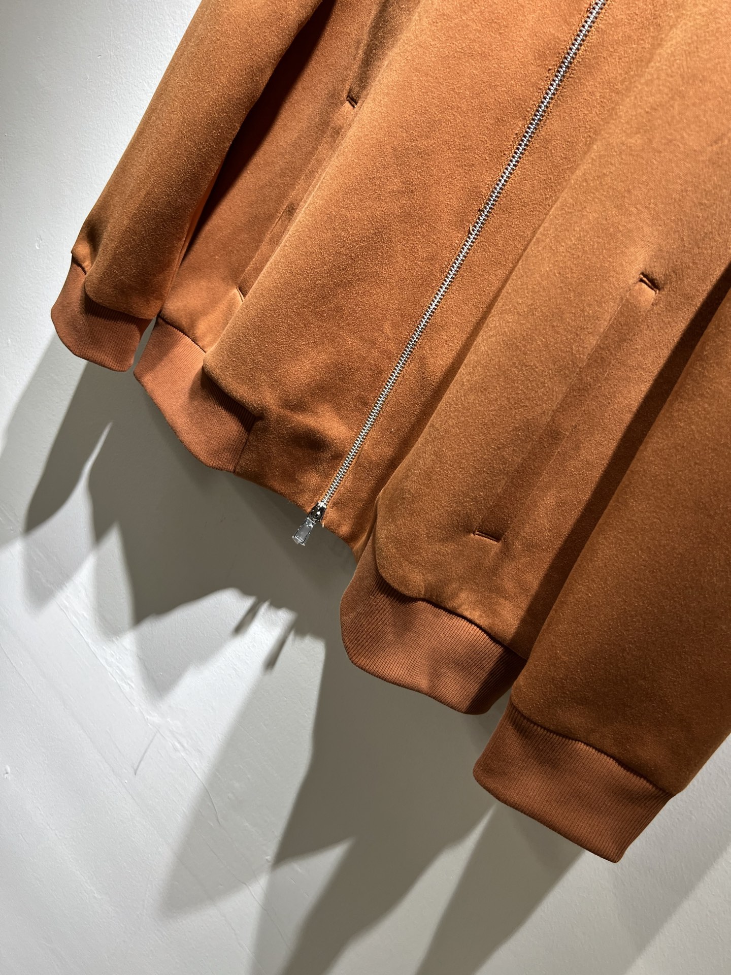 Loro Piana诺悠翩雅 2025秋冬新品男士休闲夹克外套，外贸公司订单！客供仿绒棉材质，刺绣log