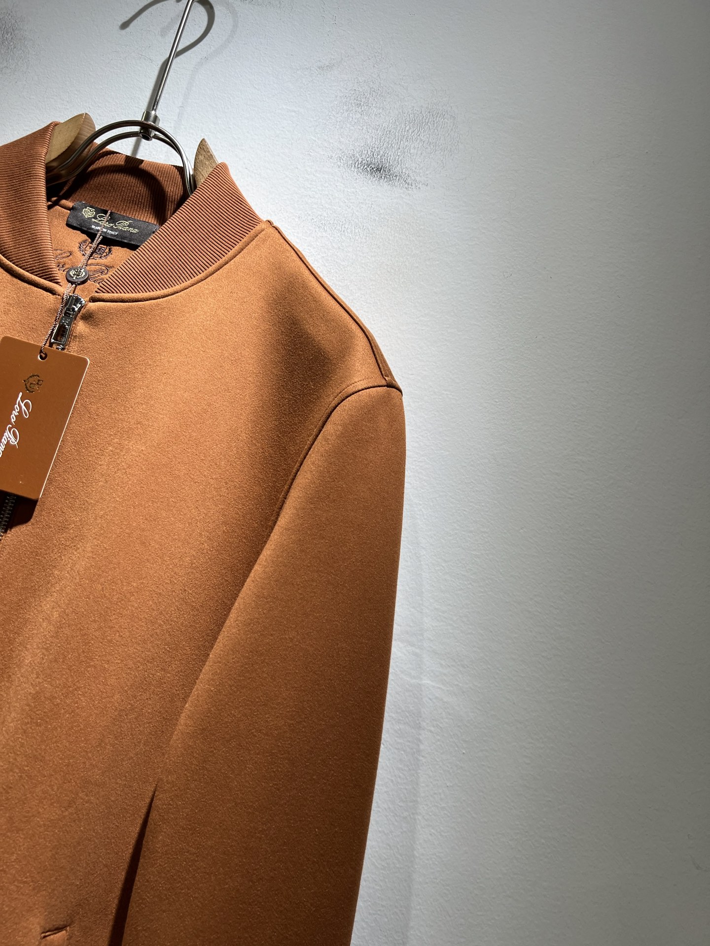 Loro Piana诺悠翩雅 2025秋冬新品男士休闲夹克外套，外贸公司订单！客供仿绒棉材质，刺绣log