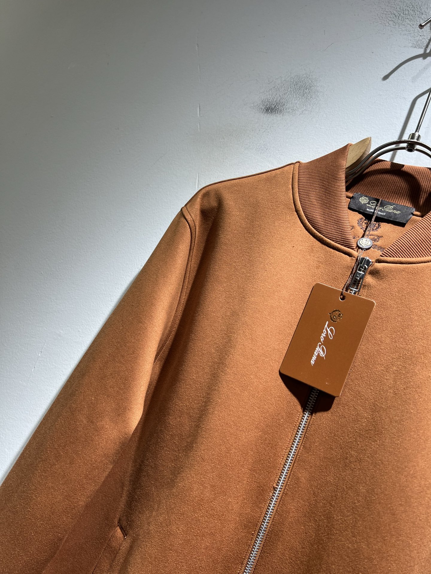 Loro Piana诺悠翩雅 2025秋冬新品男士休闲夹克外套，外贸公司订单！客供仿绒棉材质，刺绣log