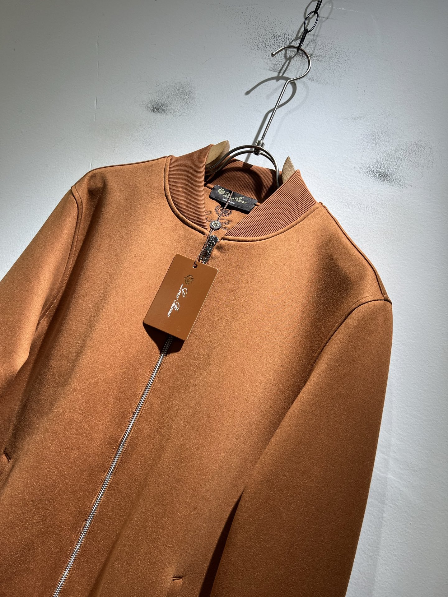 Loro Piana诺悠翩雅 2025秋冬新品男士休闲夹克外套，外贸公司订单！客供仿绒棉材质，刺绣log