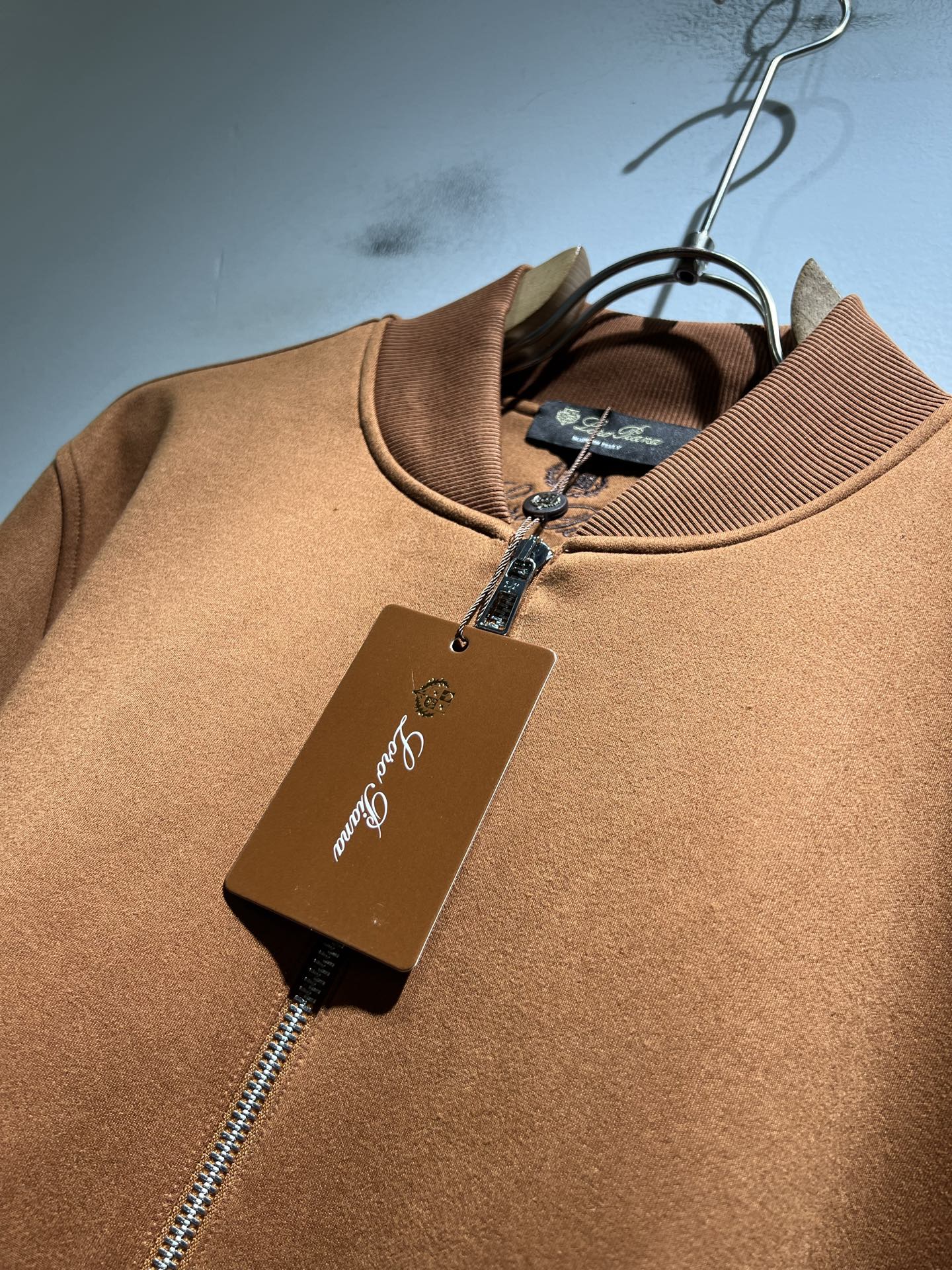 Loro Piana诺悠翩雅 2025秋冬新品男士休闲夹克外套，外贸公司订单！客供仿绒棉材质，刺绣log