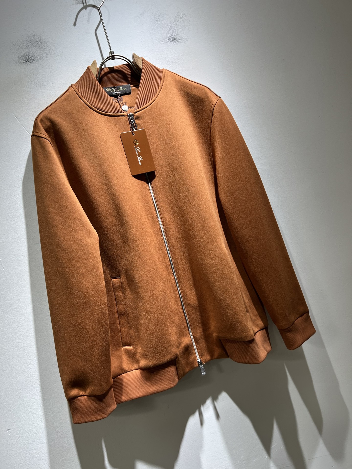 Loro Piana诺悠翩雅 2025秋冬新品男士休闲夹克外套，外贸公司订单！客供仿绒棉材质，刺绣log