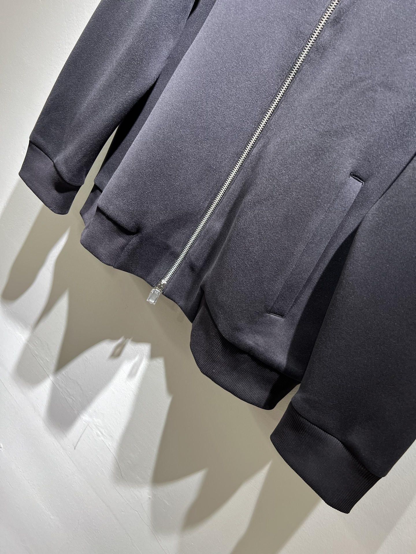 Loro Piana诺悠翩雅 2025秋冬新品男士休闲夹克外套，外贸公司订单！客供仿绒棉材质，刺绣log