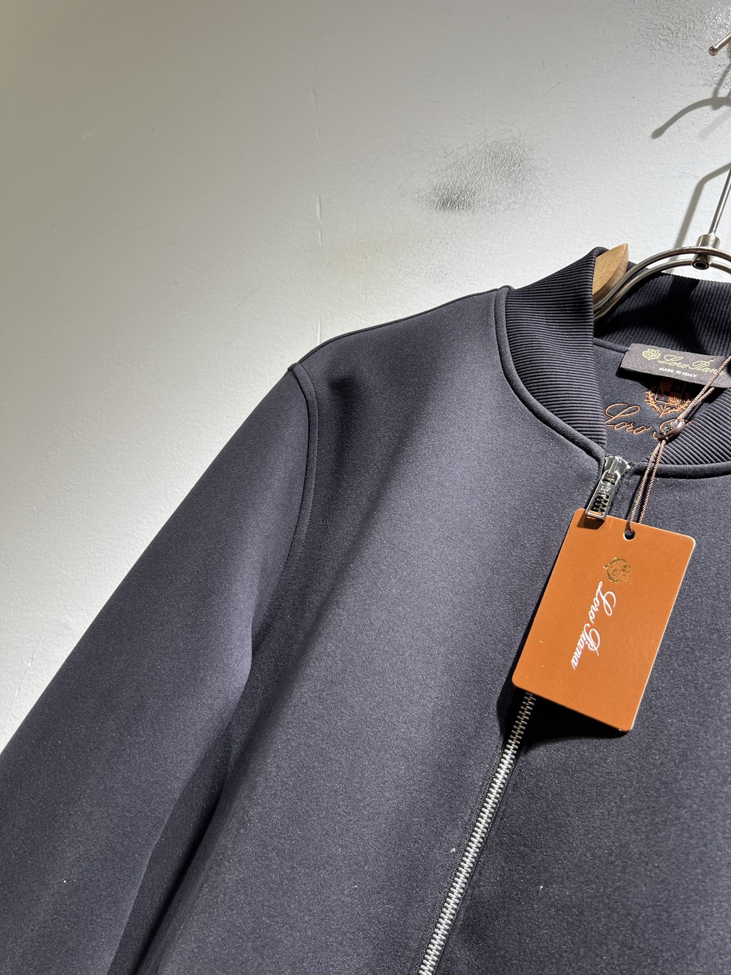 Loro Piana诺悠翩雅 2025秋冬新品男士休闲夹克外套，外贸公司订单！客供仿绒棉材质，刺绣log