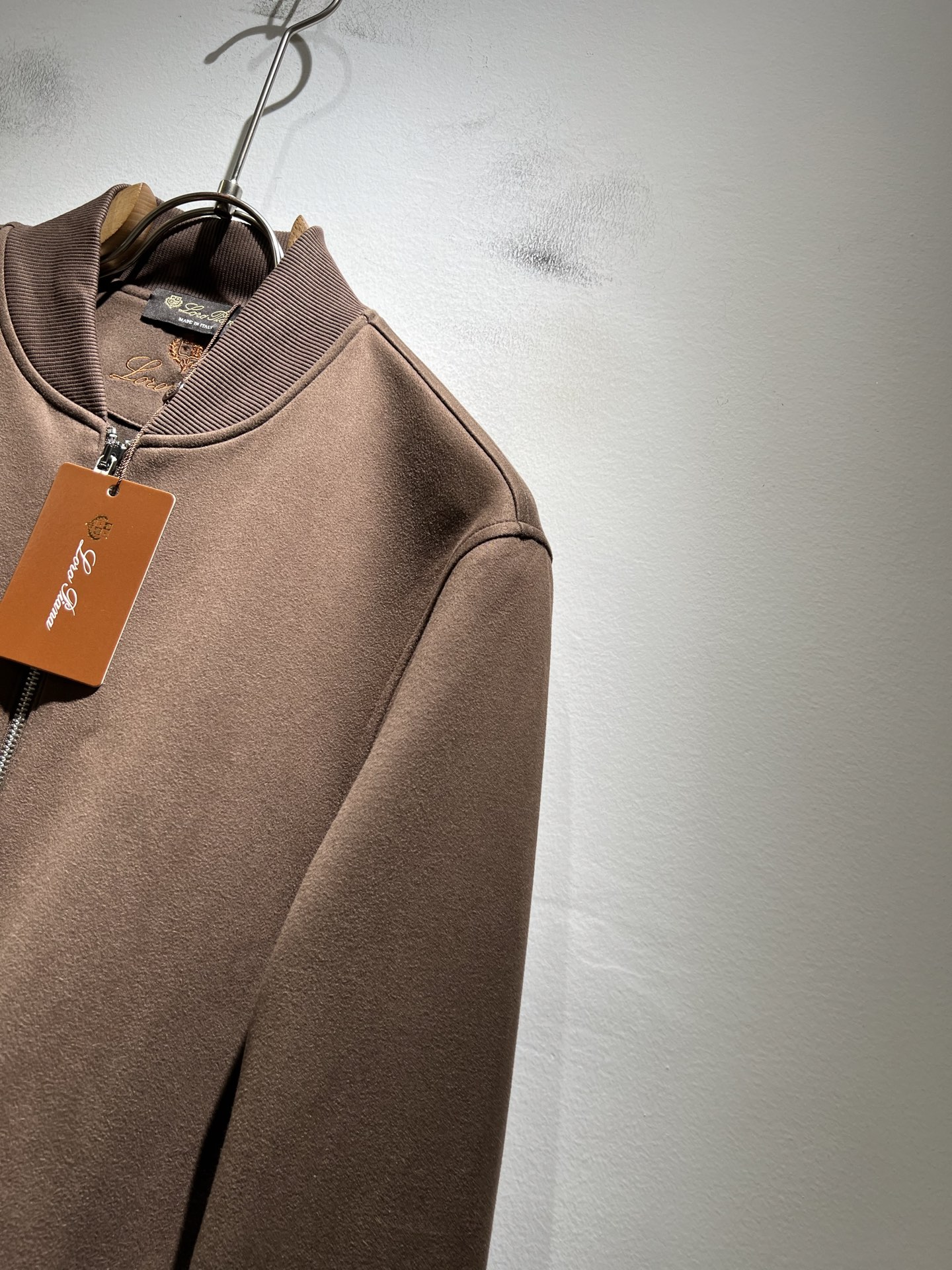 Loro Piana诺悠翩雅 2025秋冬新品男士休闲夹克外套，外贸公司订单！客供仿绒棉材质，刺绣log