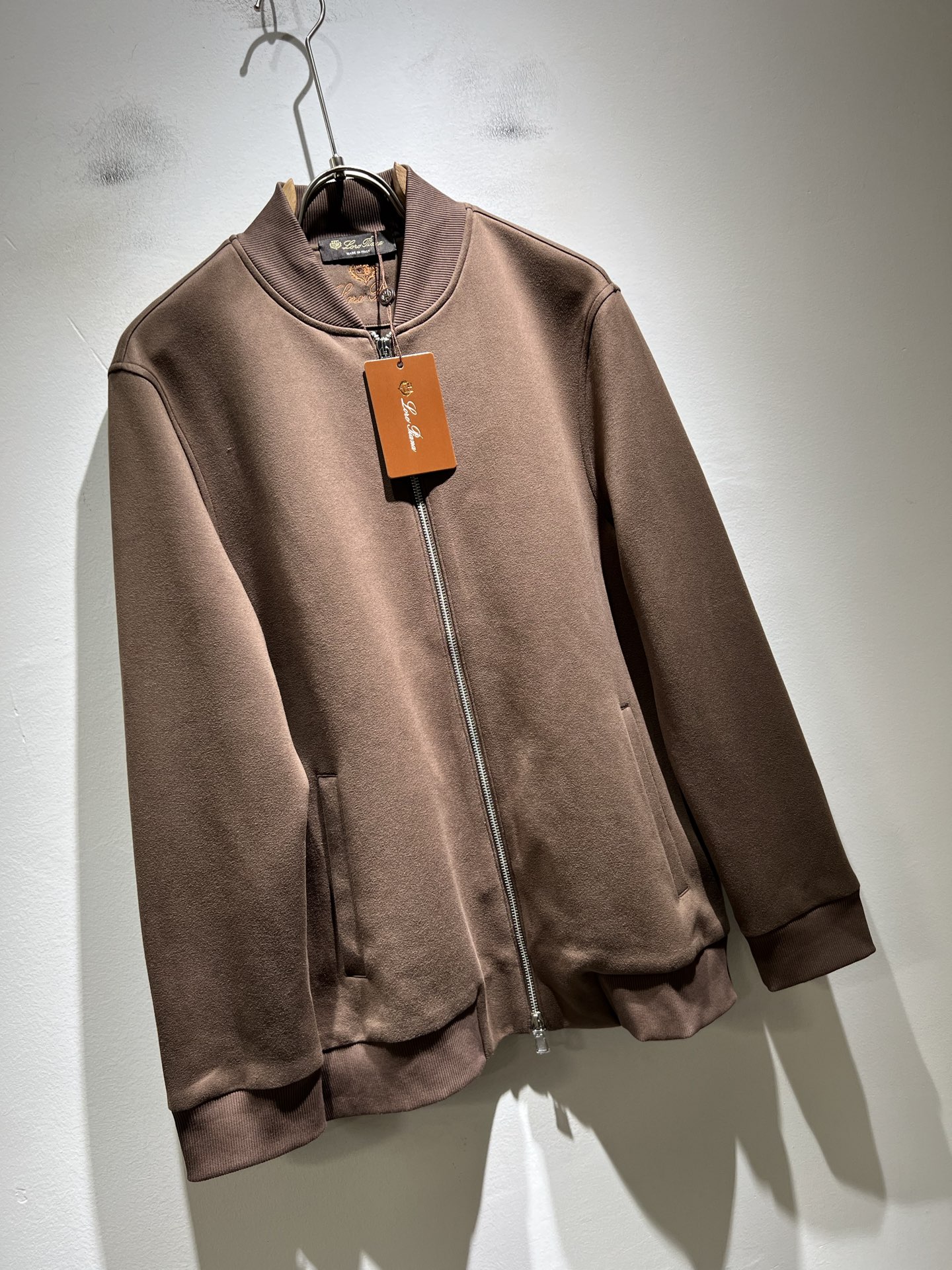 Loro Piana诺悠翩雅 2025秋冬新品男士休闲夹克外套，外贸公司订单！客供仿绒棉材质，刺绣log