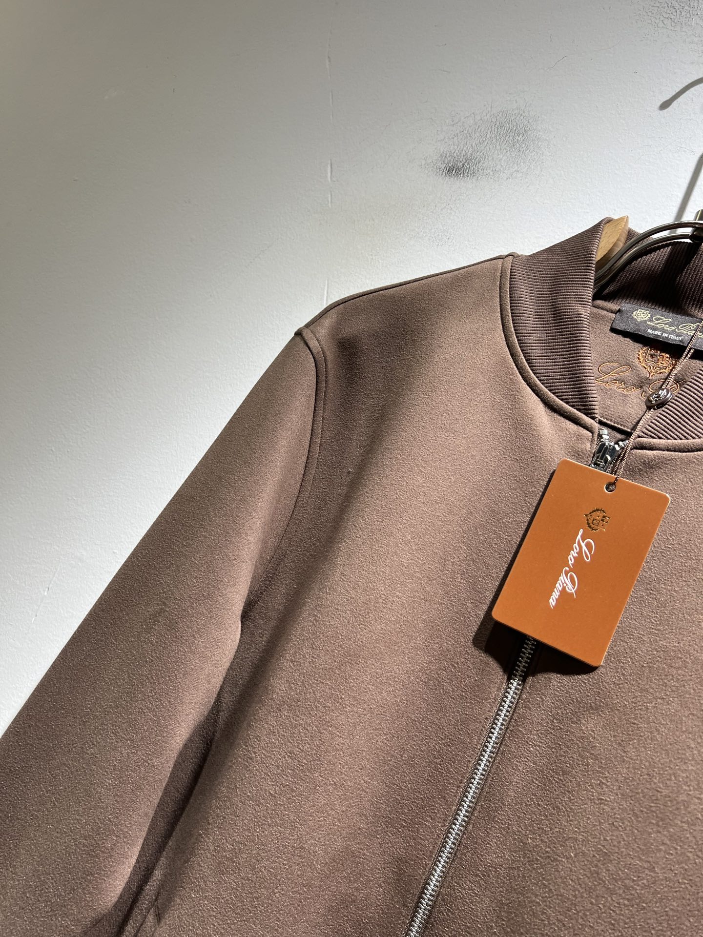 Loro Piana诺悠翩雅 2025秋冬新品男士休闲夹克外套，外贸公司订单！客供仿绒棉材质，刺绣log