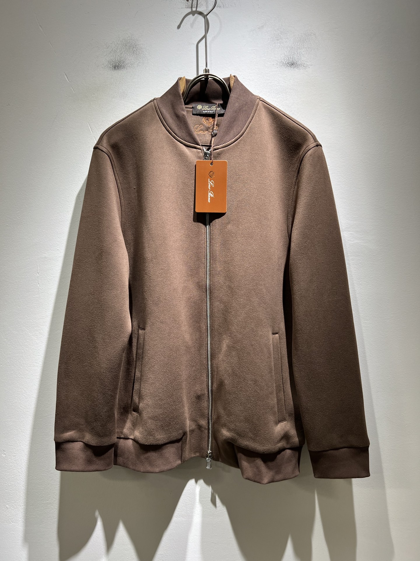 Loro Piana诺悠翩雅 2025秋冬新品男士休闲夹克外套，外贸公司订单！客供仿绒棉材质，刺绣log