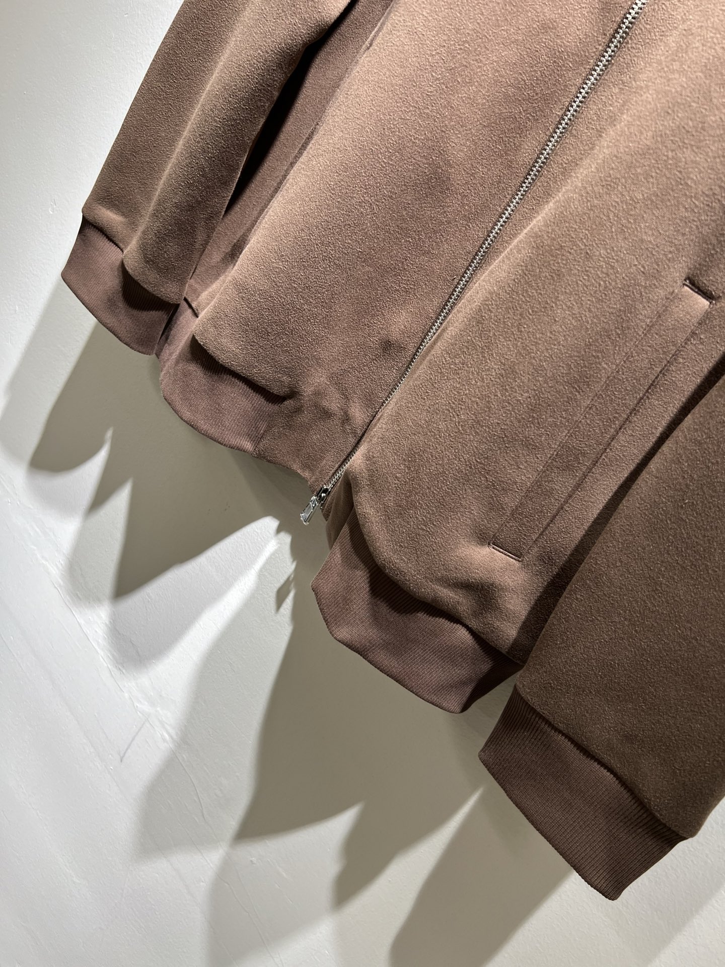 Loro Piana诺悠翩雅 2025秋冬新品男士休闲夹克外套，外贸公司订单！客供仿绒棉材质，刺绣log