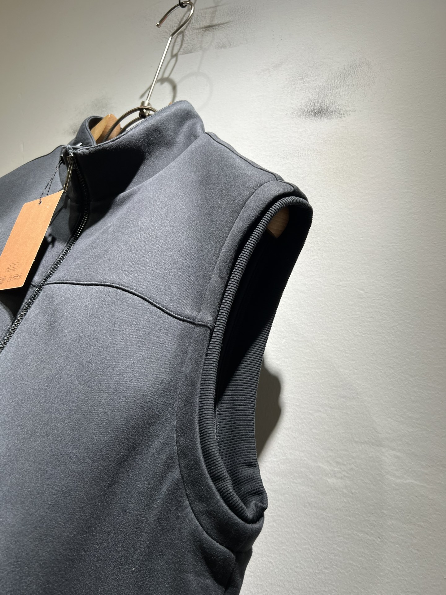 Ermenegildo Zeg*a杰*亚 2025秋冬新品男士马甲，官网同步！外贸公司订单！客供仿绒棉材