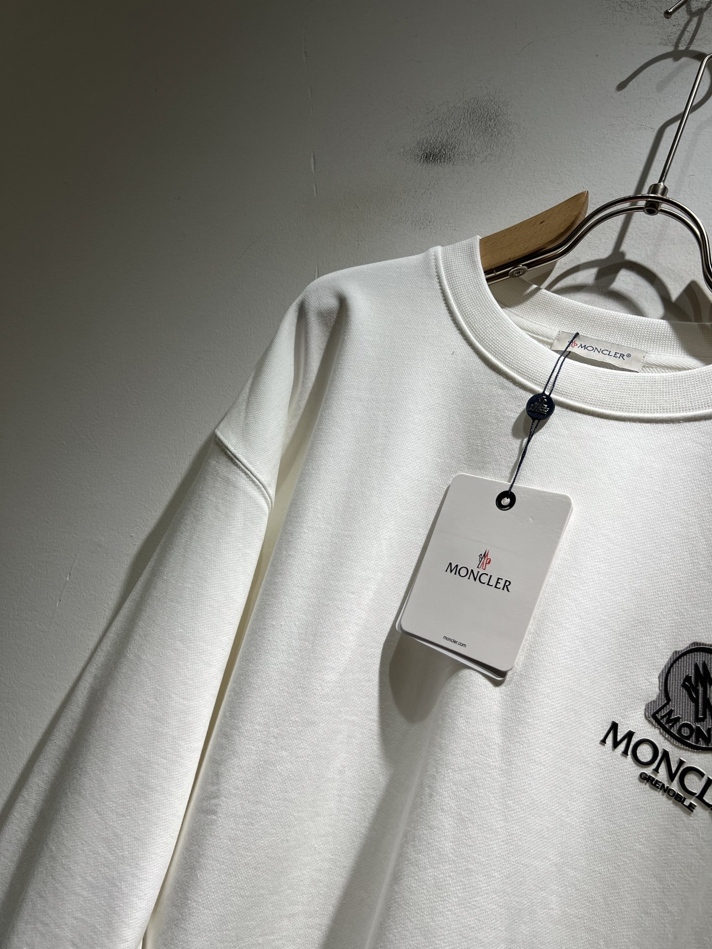 Moncler蒙家 2025秋冬最新男女同款👫贸易订单卫衣，全品相！！网红款！采用logo图案压胶设计！