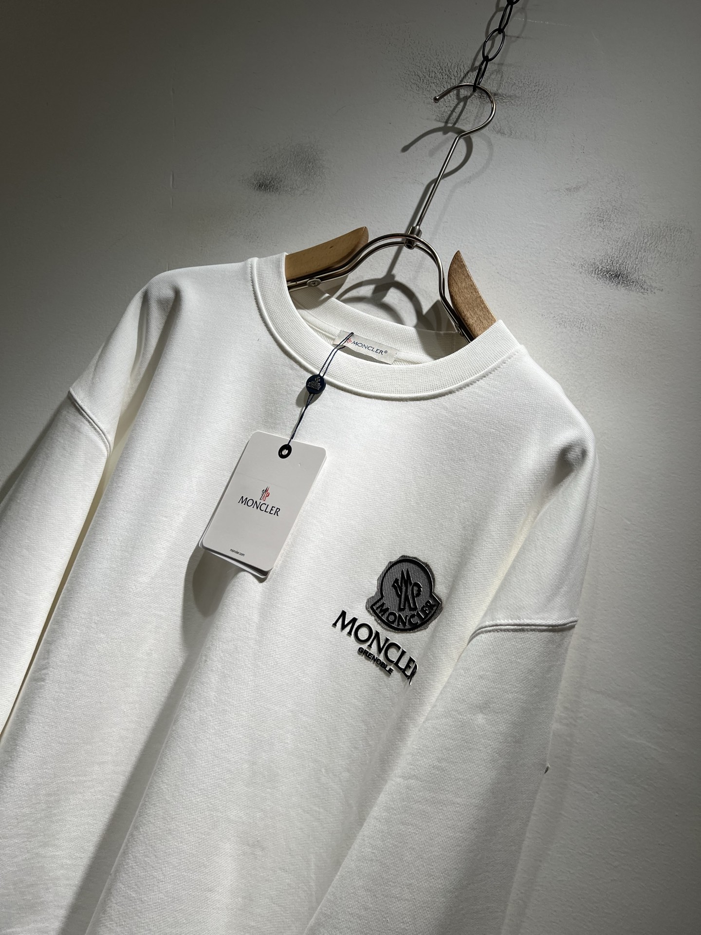 Moncler蒙家 2025秋冬最新男女同款👫贸易订单卫衣，全品相！！网红款！采用logo图案压胶设计！