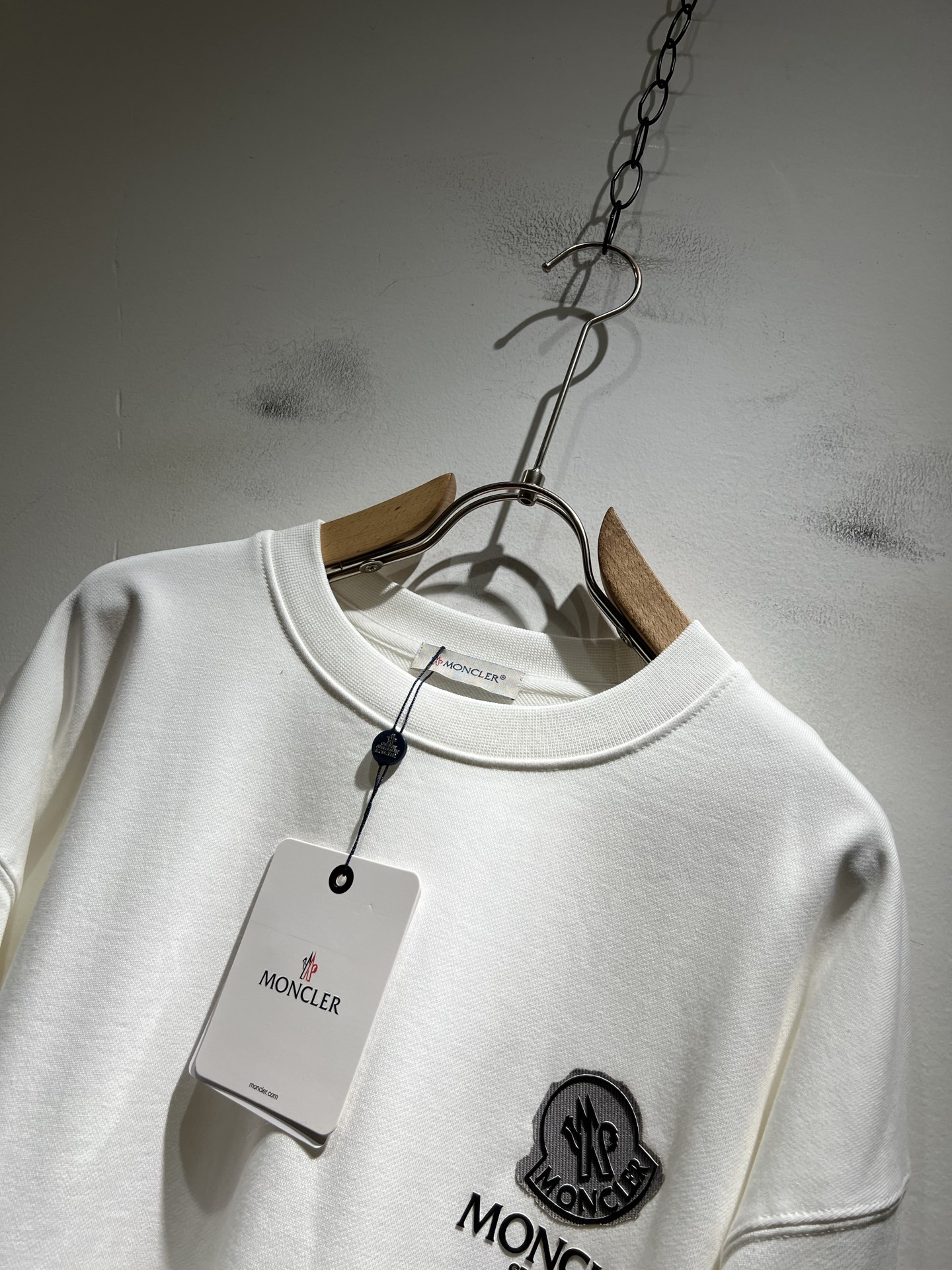 Moncler蒙家 2025秋冬最新男女同款👫贸易订单卫衣，全品相！！网红款！采用logo图案压胶设计！
