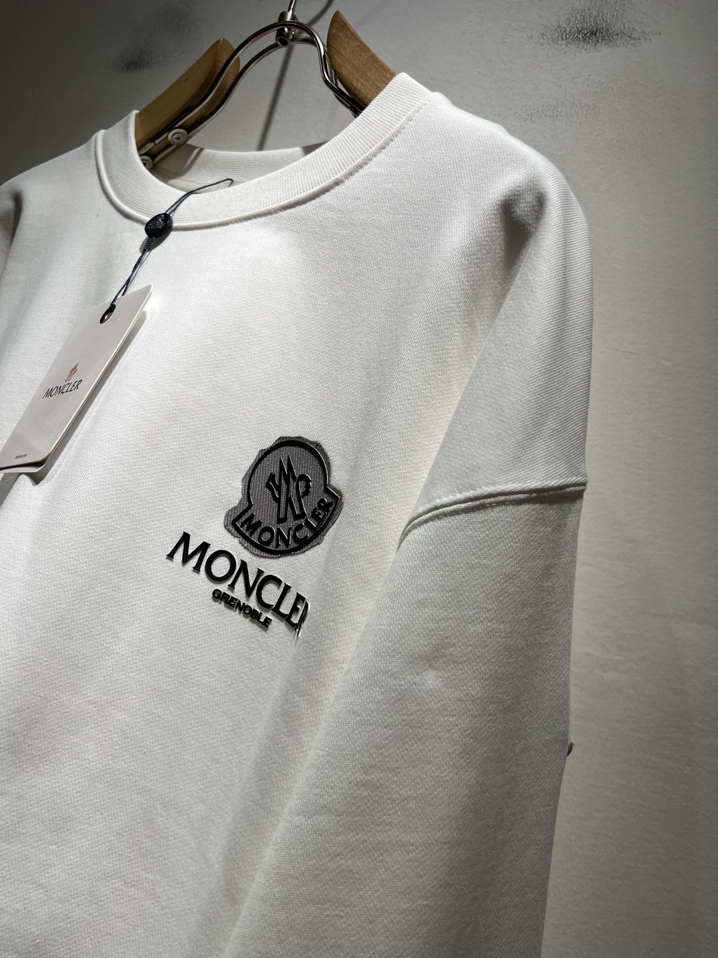 Moncler蒙家 2025秋冬最新男女同款👫贸易订单卫衣，全品相！！网红款！采用logo图案压胶设计！