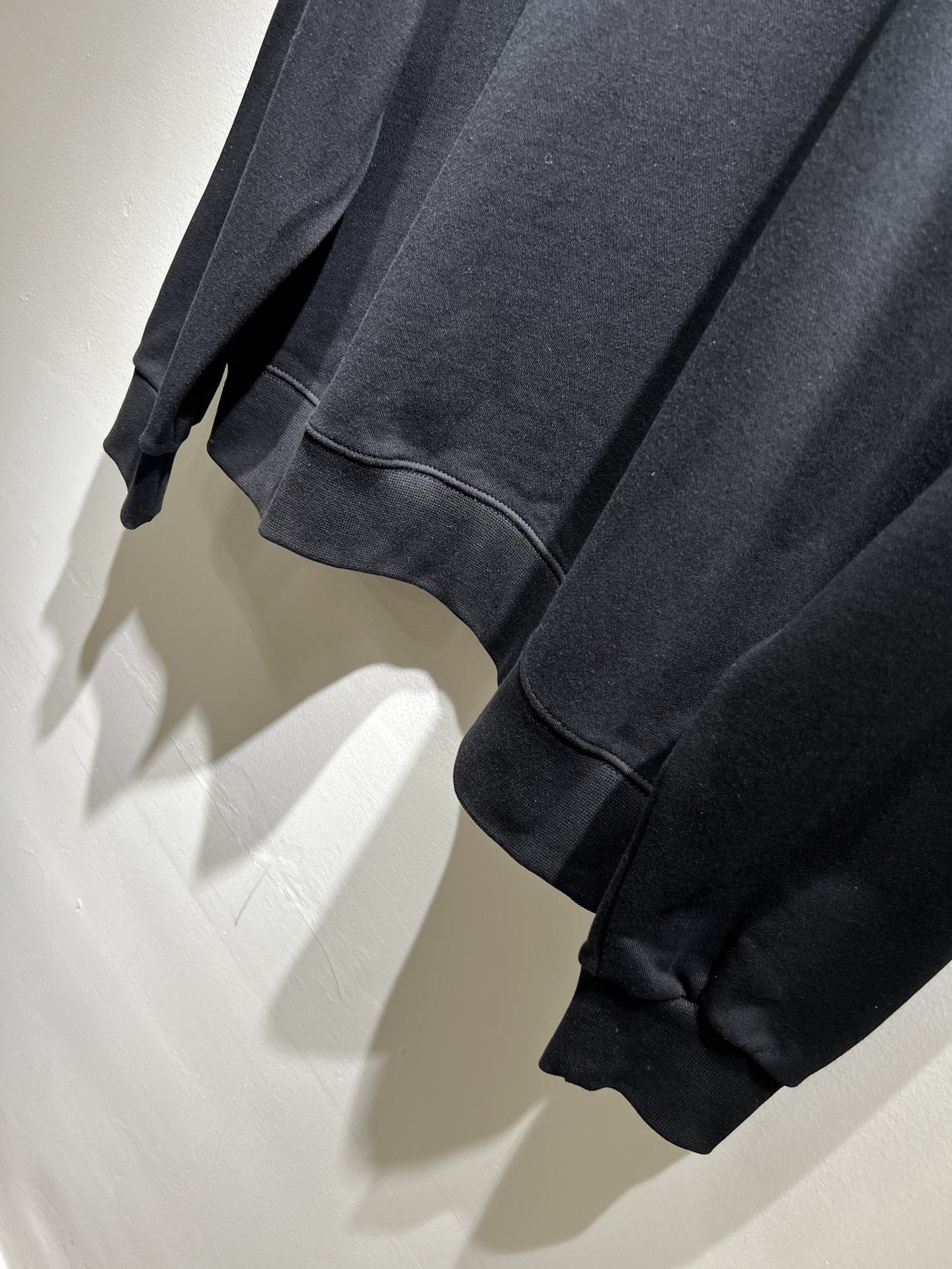 Moncler蒙家 2025秋冬最新男女同款👫贸易订单卫衣，全品相！！网红款！采用logo图案压胶设计！