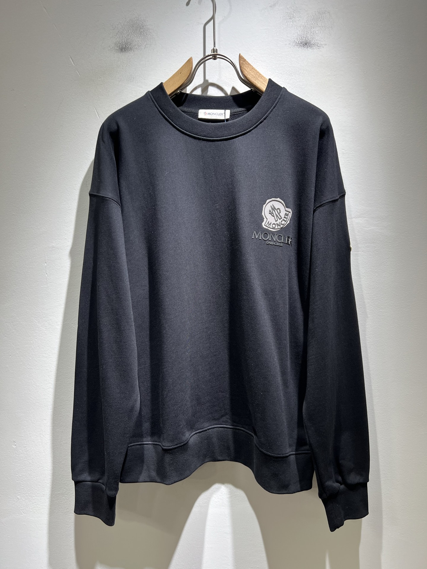 Moncler蒙家 2025秋冬最新男女同款👫贸易订单卫衣，全品相！！网红款！采用logo图案压胶设计！