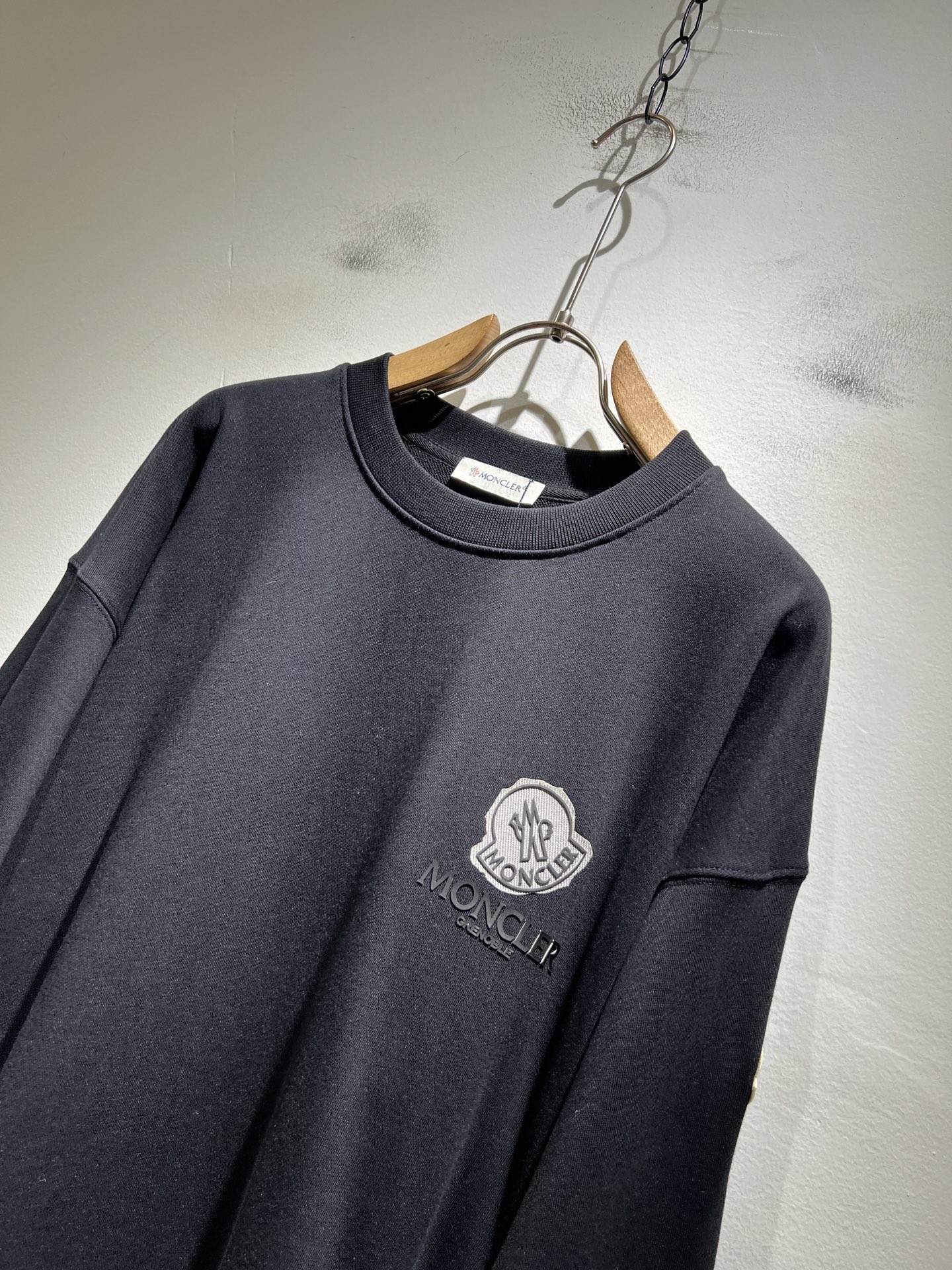 Moncler蒙家 2025秋冬最新男女同款👫贸易订单卫衣，全品相！！网红款！采用logo图案压胶设计！