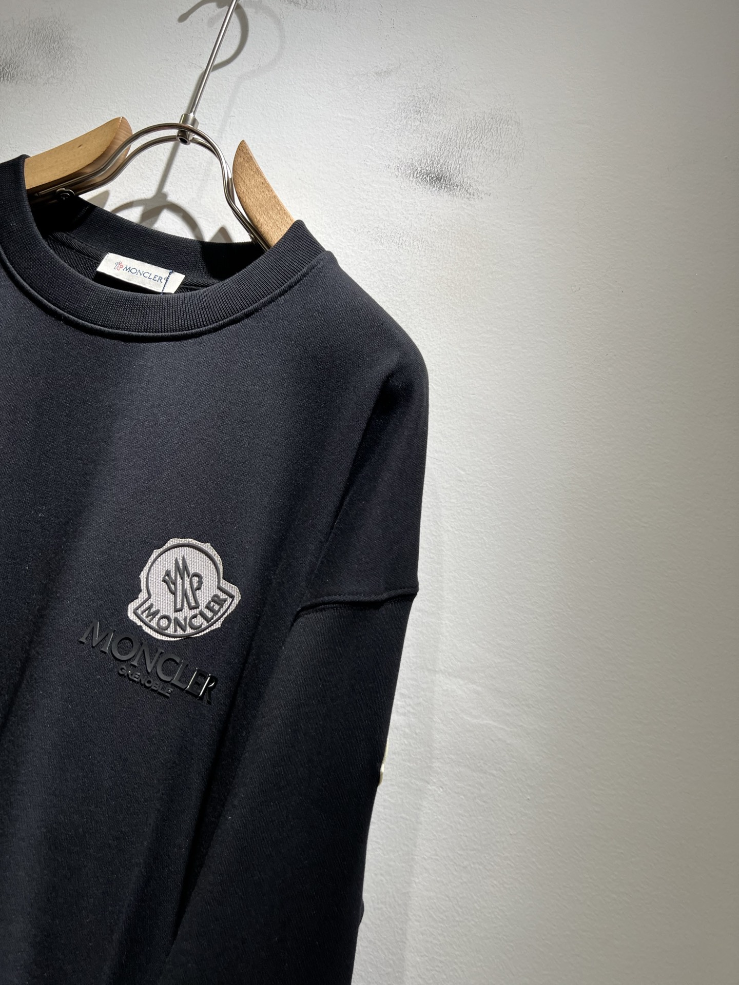 Moncler蒙家 2025秋冬最新男女同款👫贸易订单卫衣，全品相！！网红款！采用logo图案压胶设计！