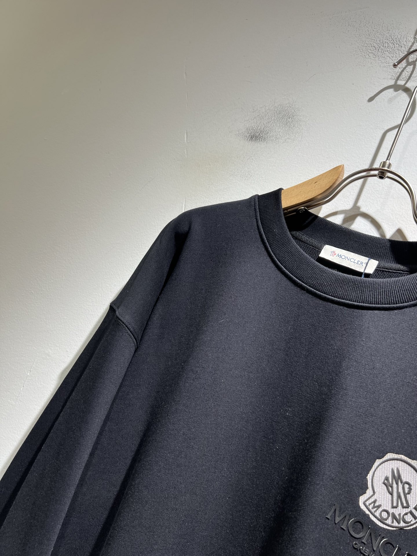 Moncler蒙家 2025秋冬最新男女同款👫贸易订单卫衣，全品相！！网红款！采用logo图案压胶设计！