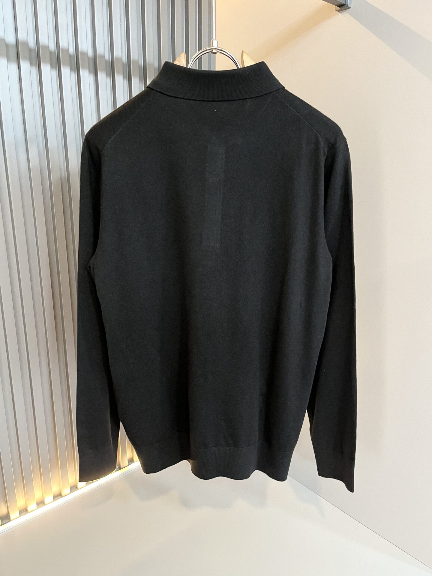 Loro Piana诺悠翩雅 2025秋冬男士最新的贸易订单翻领针织羊毛衫，全品相！！上身舒适透气，不僵